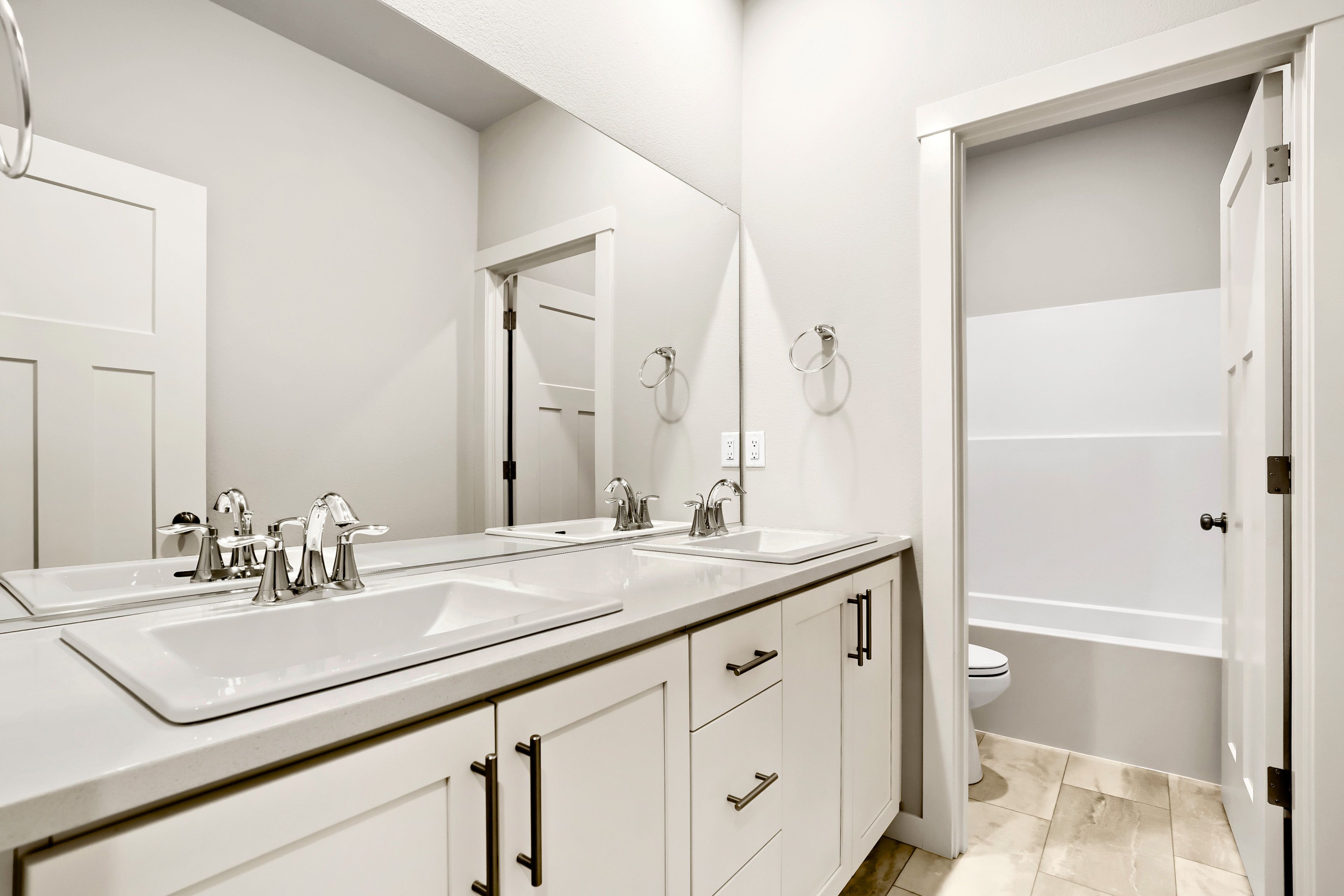 16907 NE 37th Ave   Print Quality   025   25 Bathroom