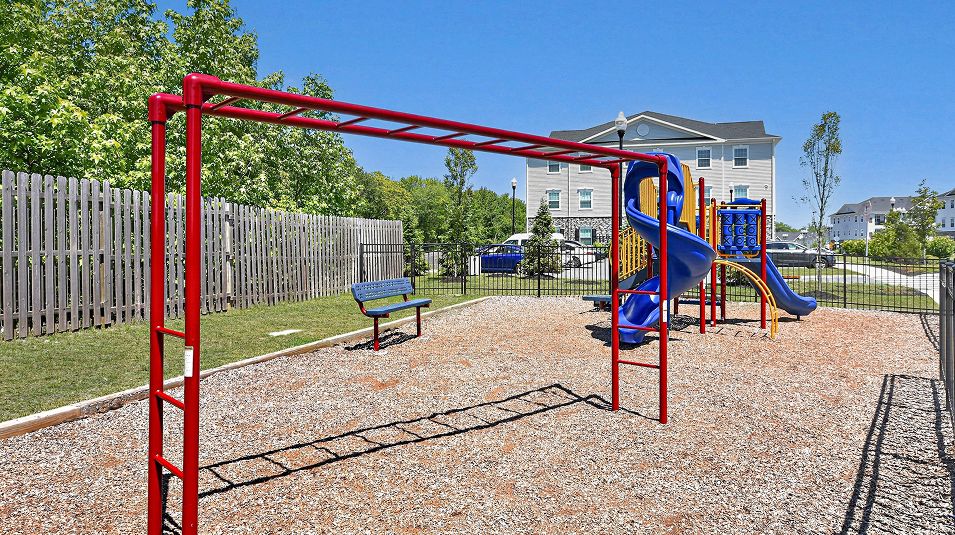 Monroe Parke Amenity Tot Lot 4of4