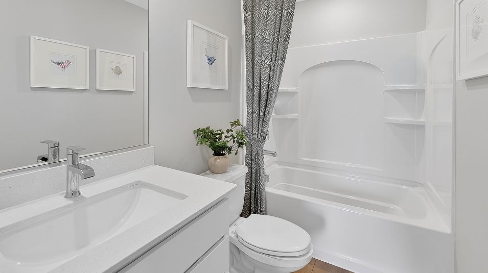 L033 Single Family Auburn Chase Aspen Bath2