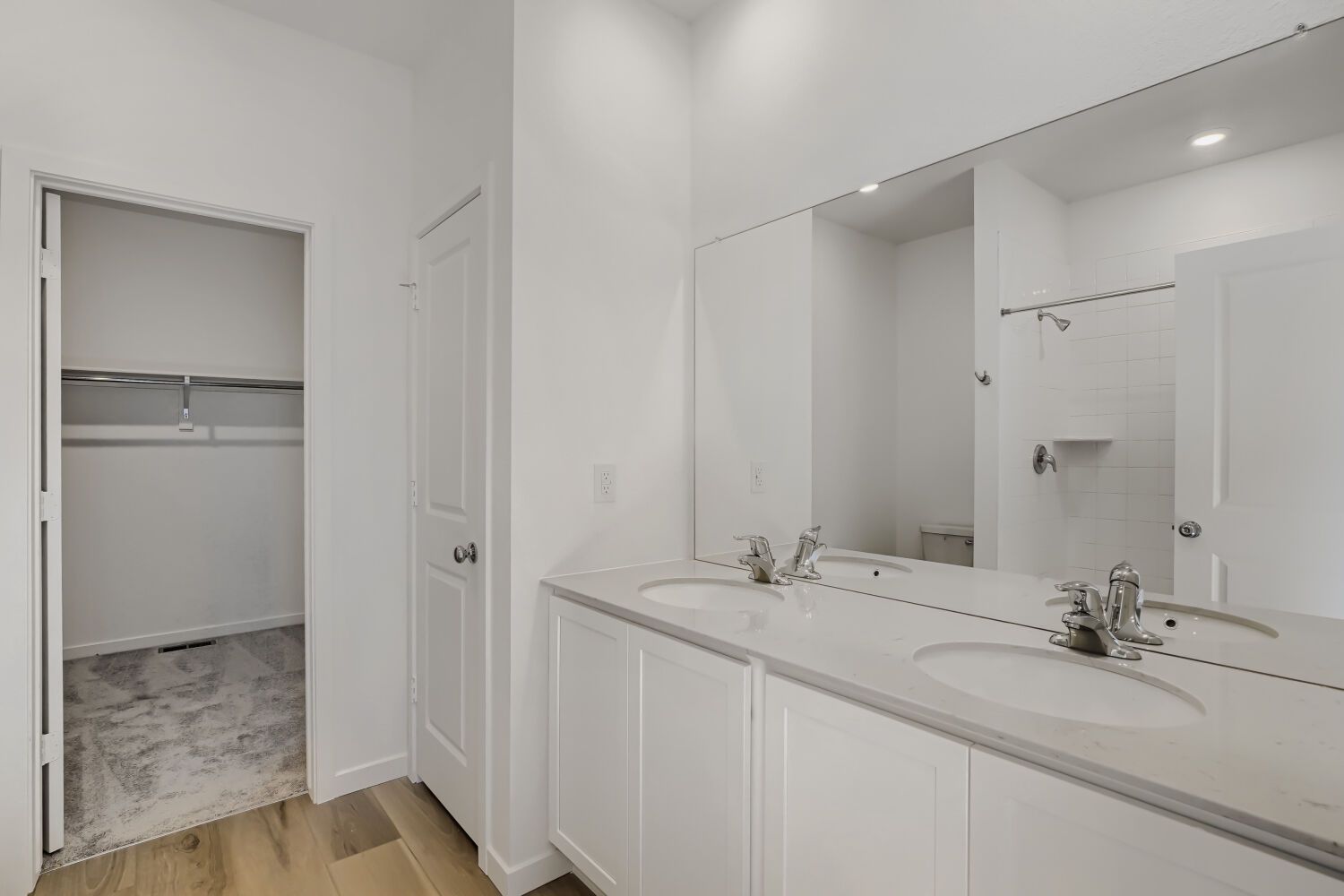 45931 Mill Ave Owner's Suite Bathroom