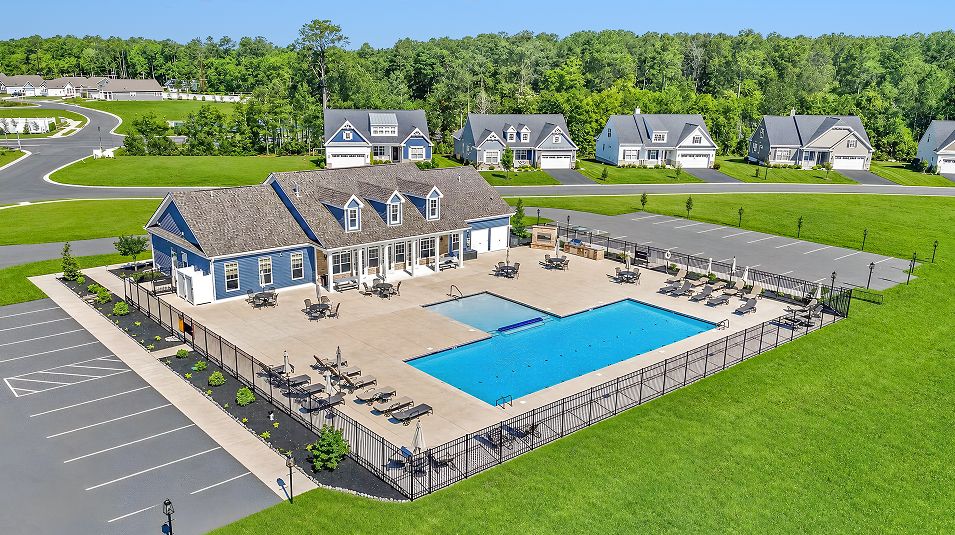 Liberty East Amenity Clubhouse Pool 2of13