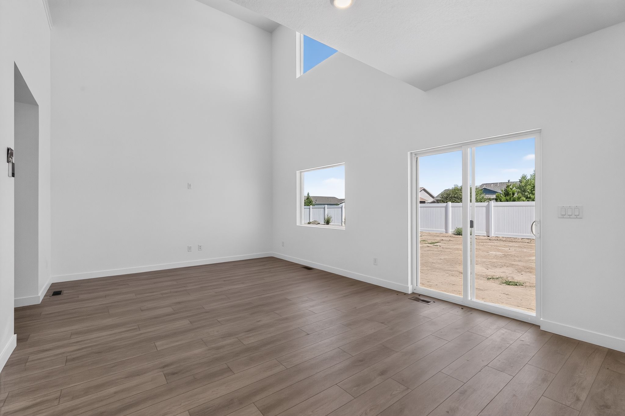 08 2138 Moon Beam Pl Living room 0008