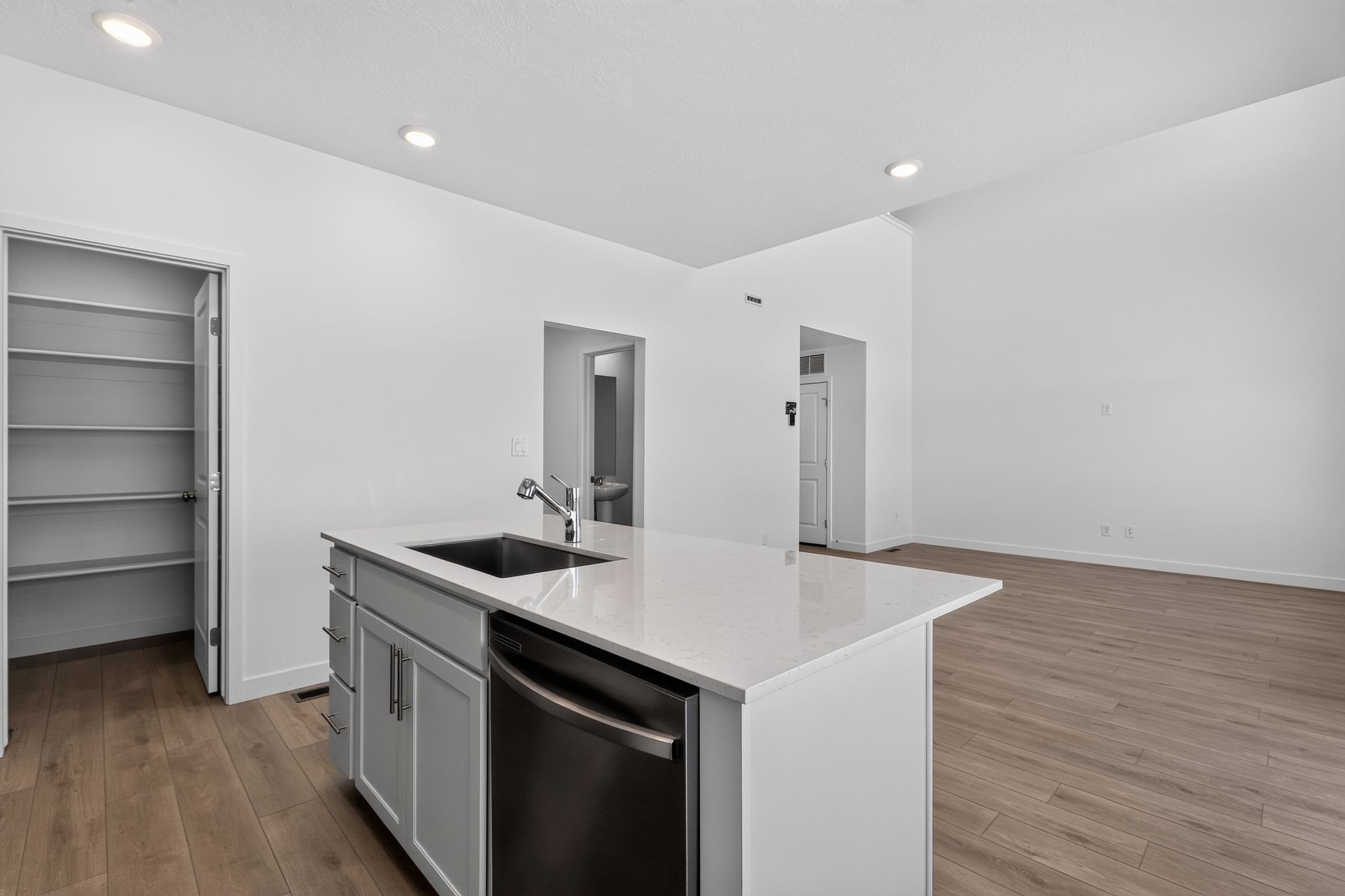 09 2138 Moon Beam Pl Kitchen 0013