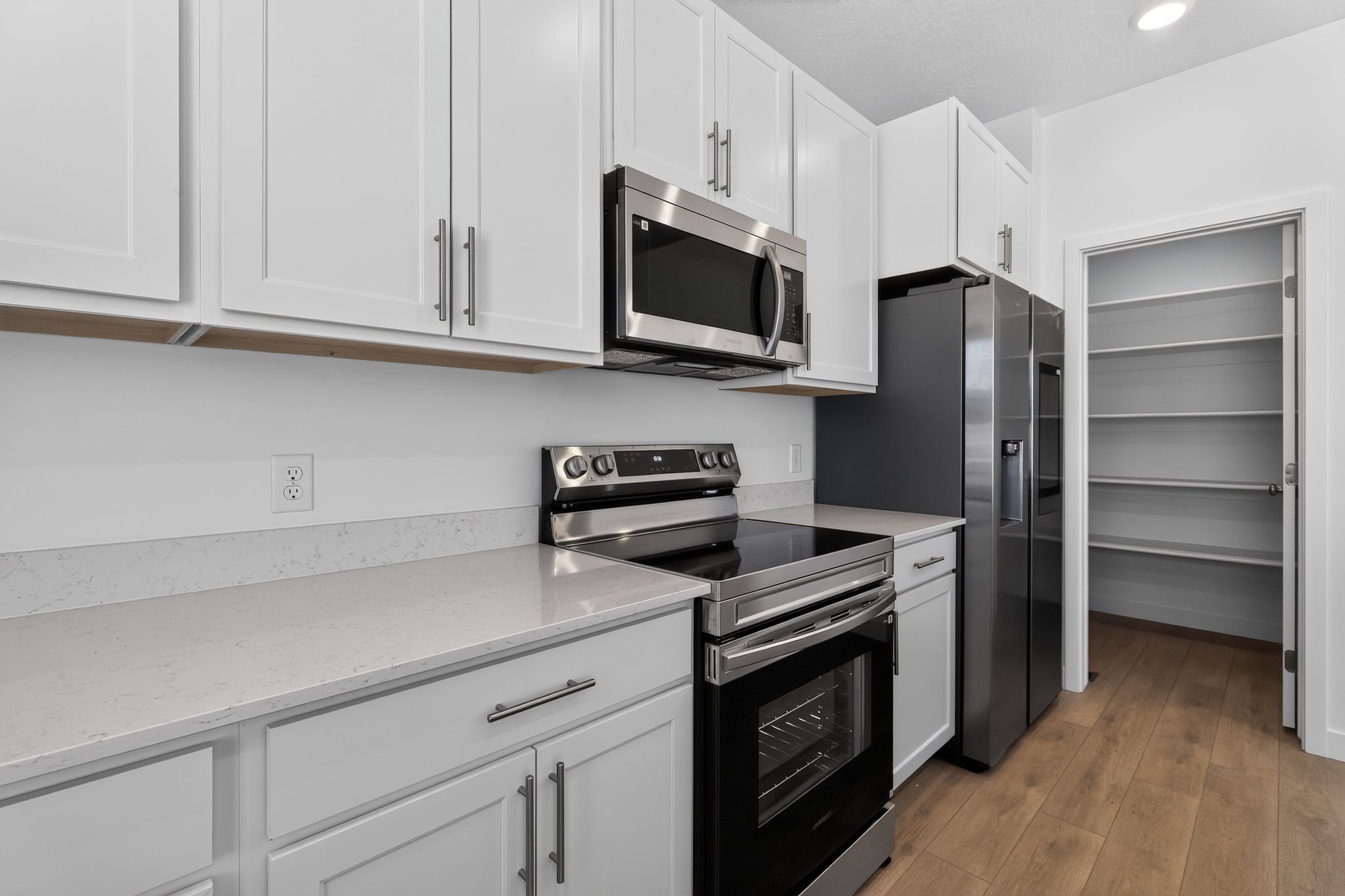 10 2138 Moon Beam Pl Kitchen 0012