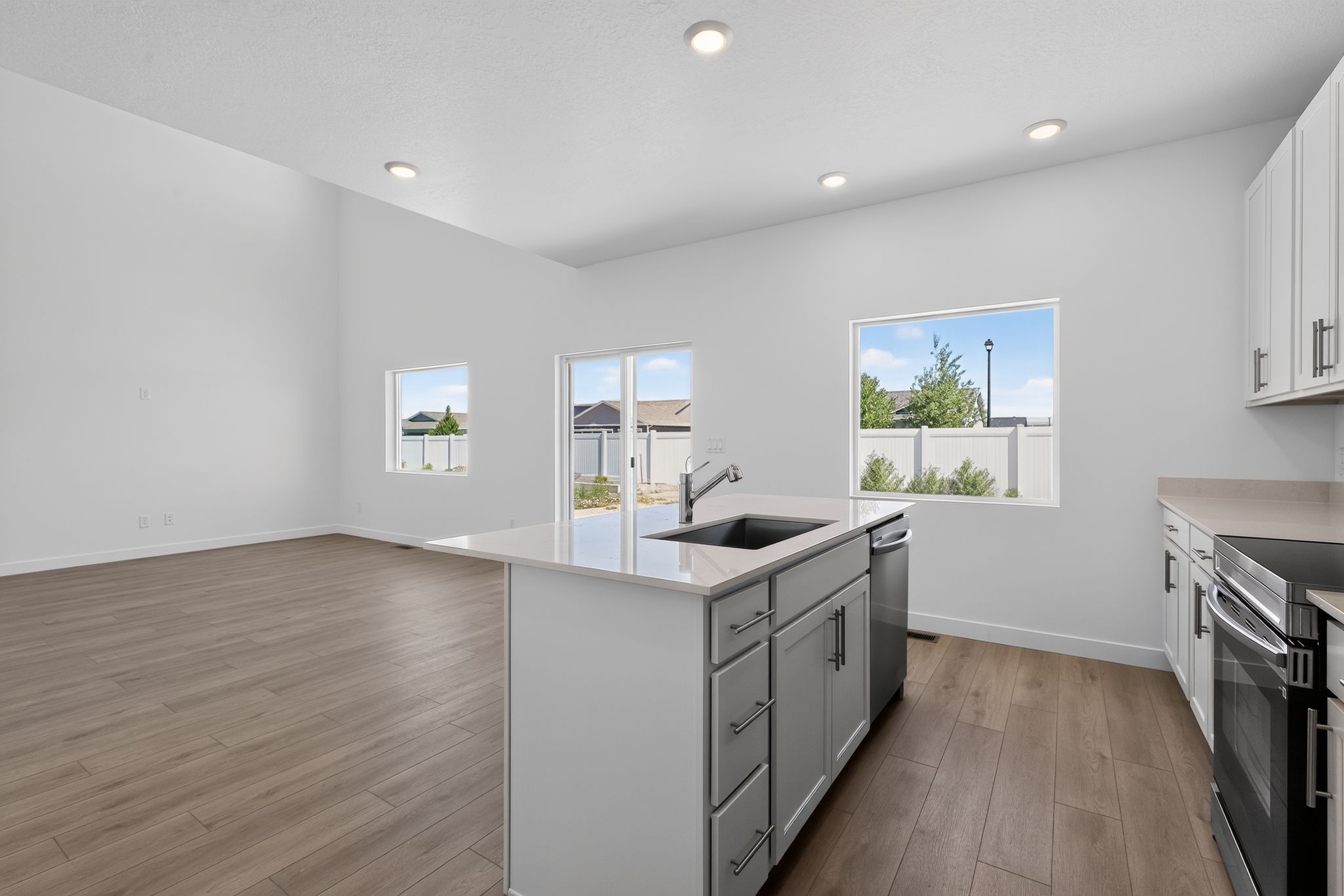 13 2138 Moon Beam Pl Dining room 0014
