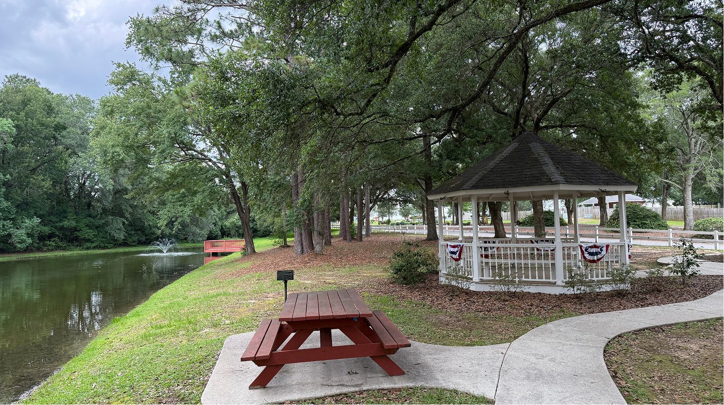 Lakeland Amenity Picnic Area 2of3