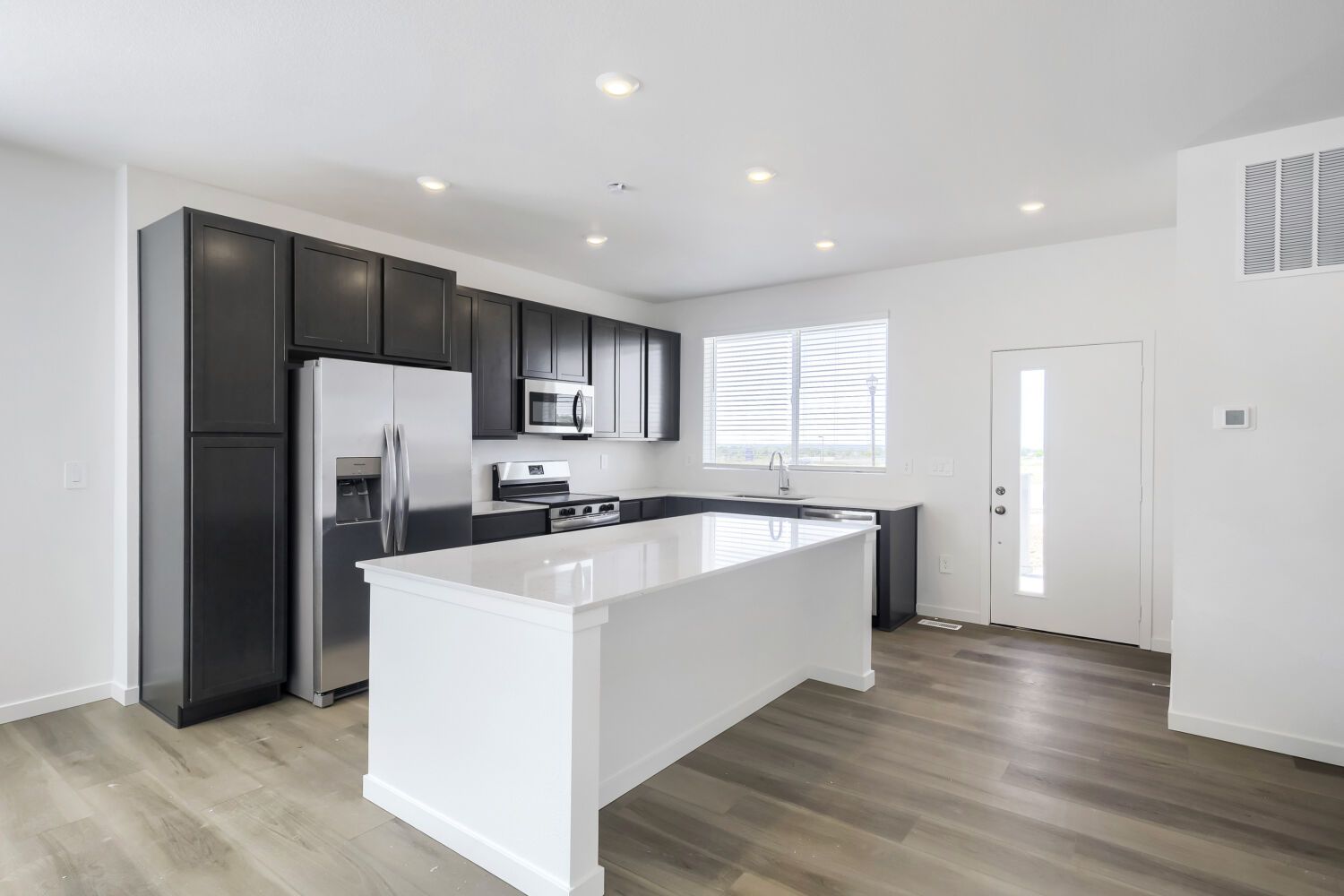 3005 Gladstone Ave Kitchen