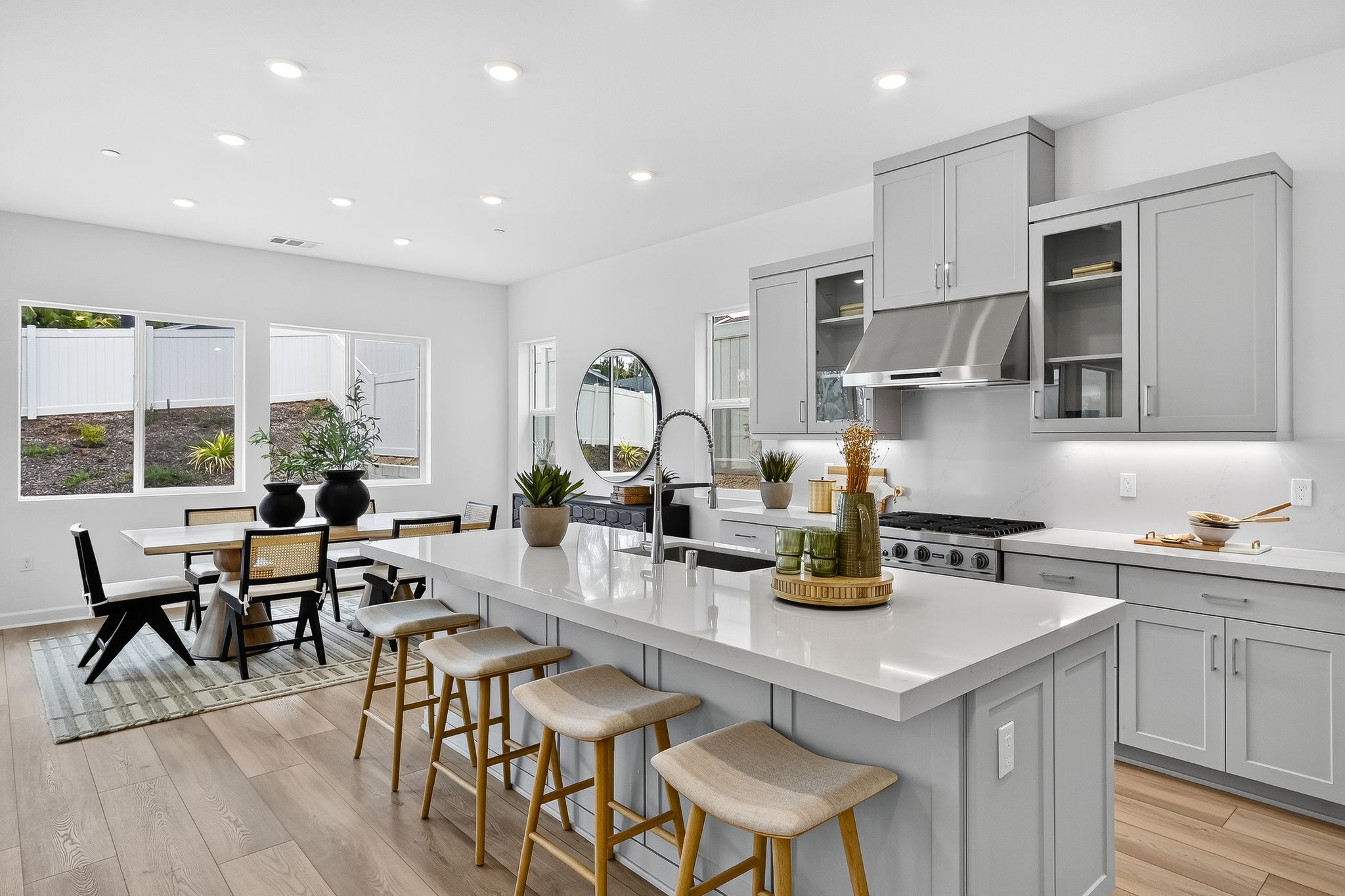 06 2312 Loker Wy Kitchen 9893