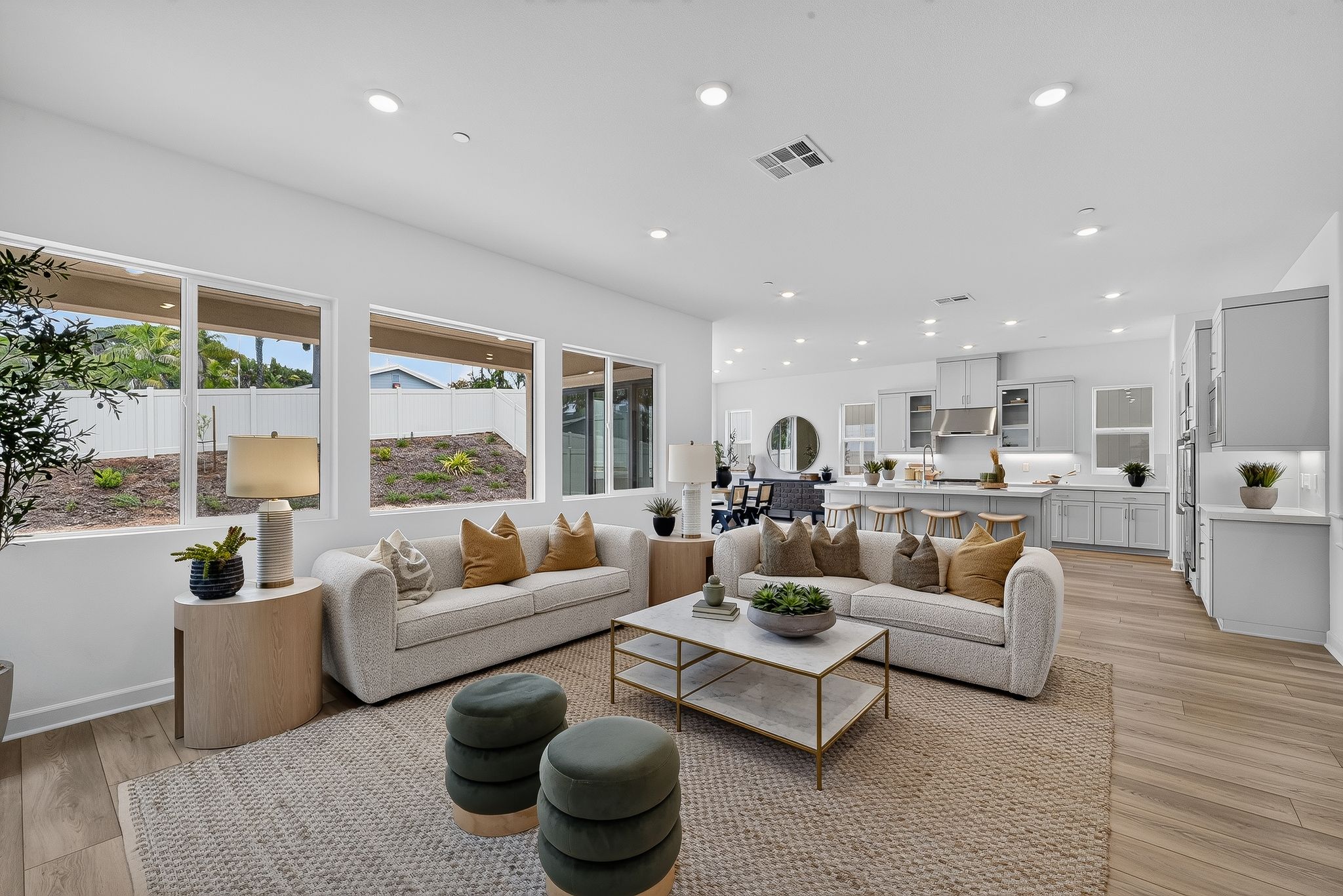 03 2312 Loker Wy Living room Edit