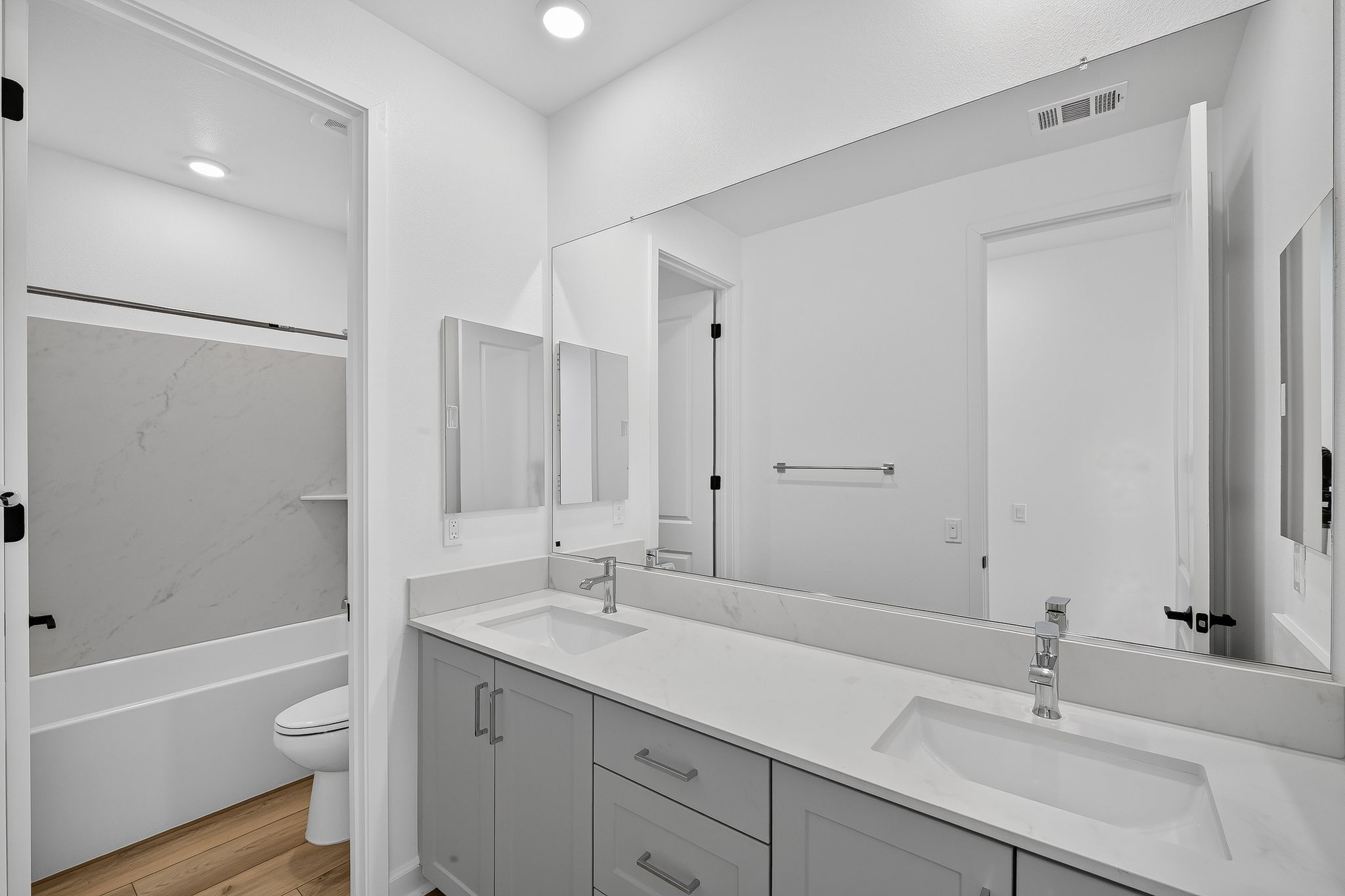 13 2312 Loker Wy Bathroom Edit