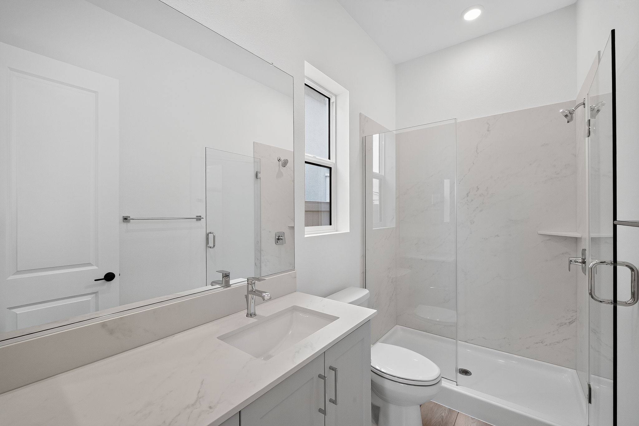 12 2312 Loker Wy Bathroom 9922