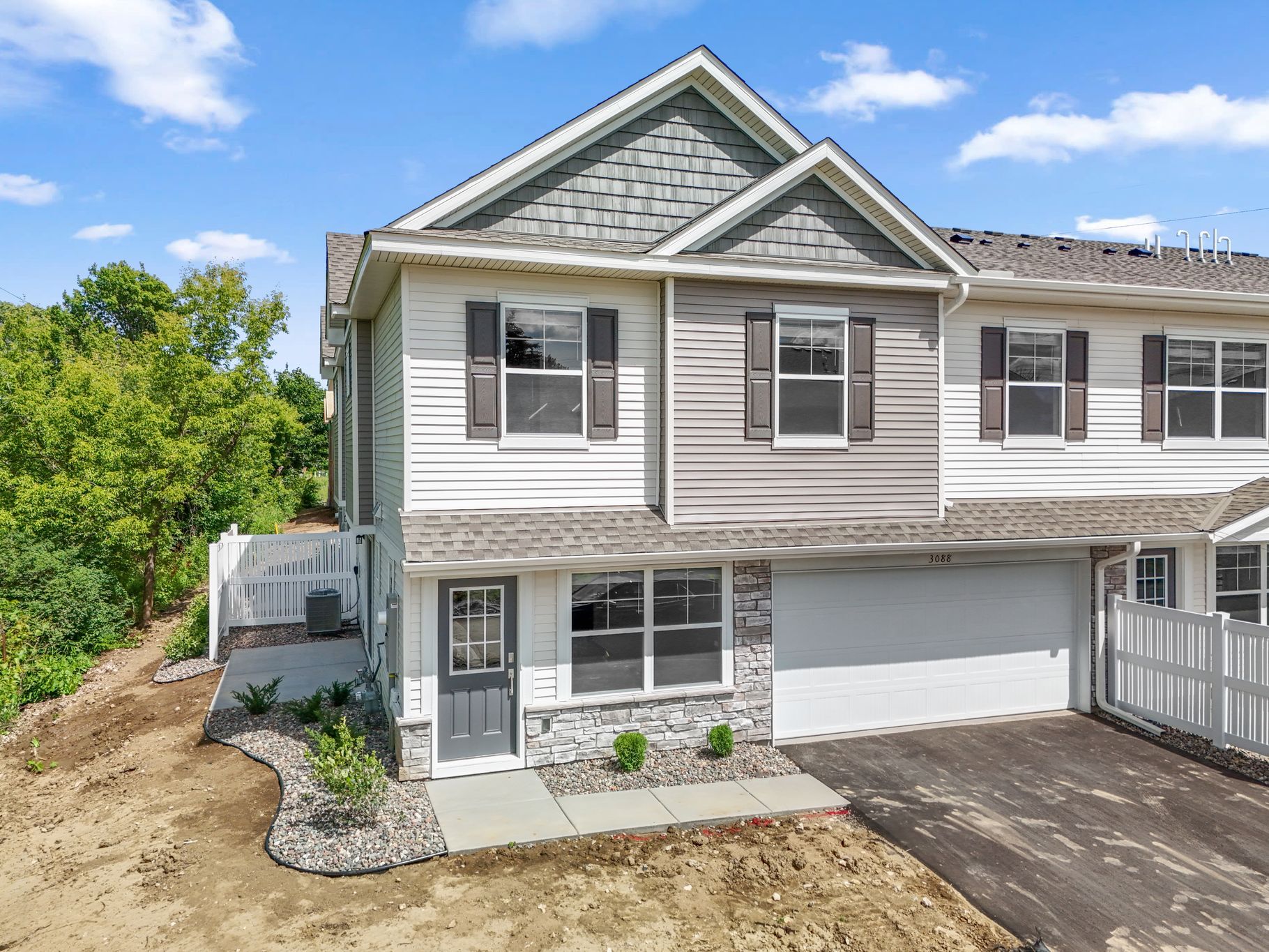 Franklin - Pioneer Commons - Colonial Manor Collection: Little Canada, Minnesota - Lennar