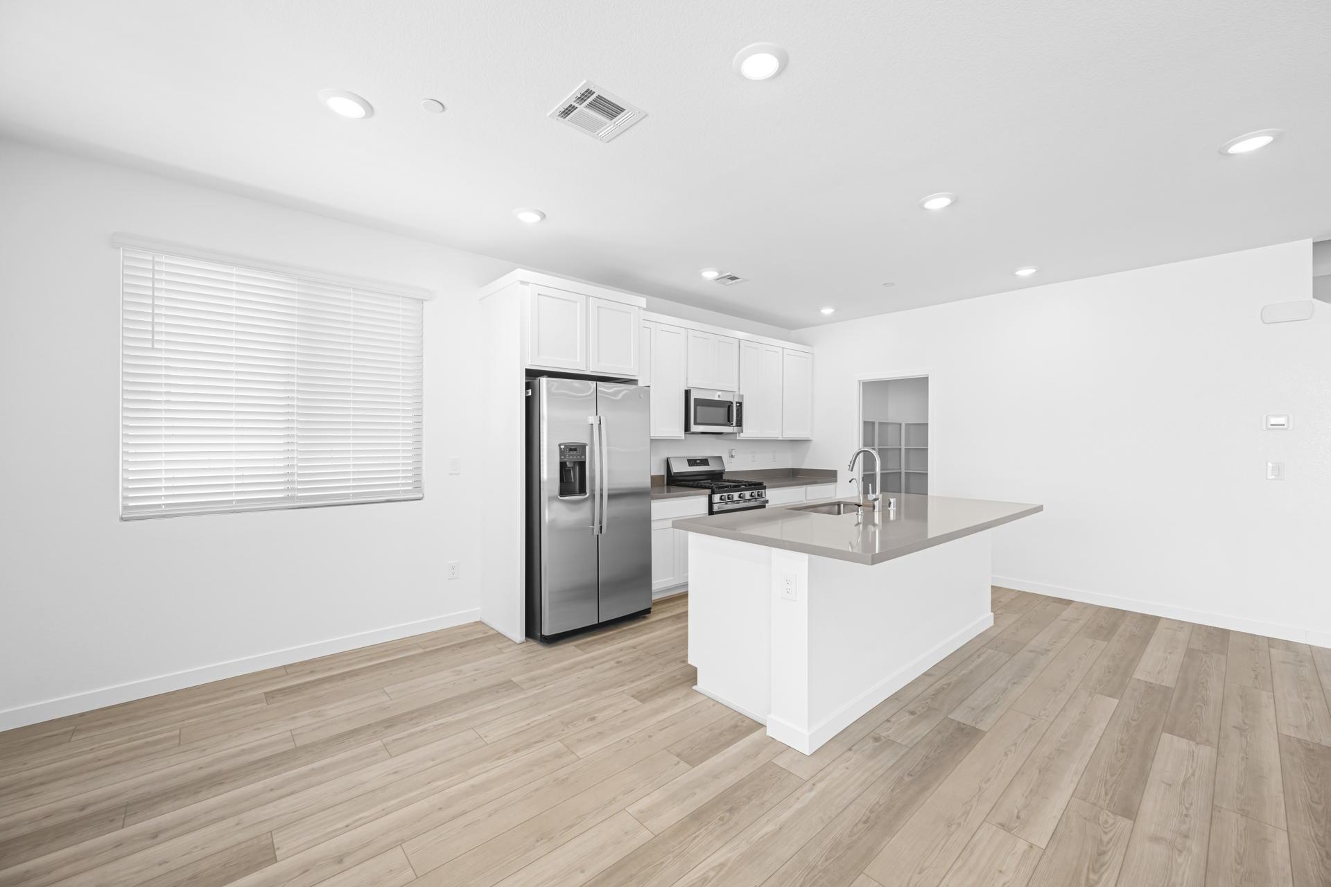 Lennar1473 Sora Rail6