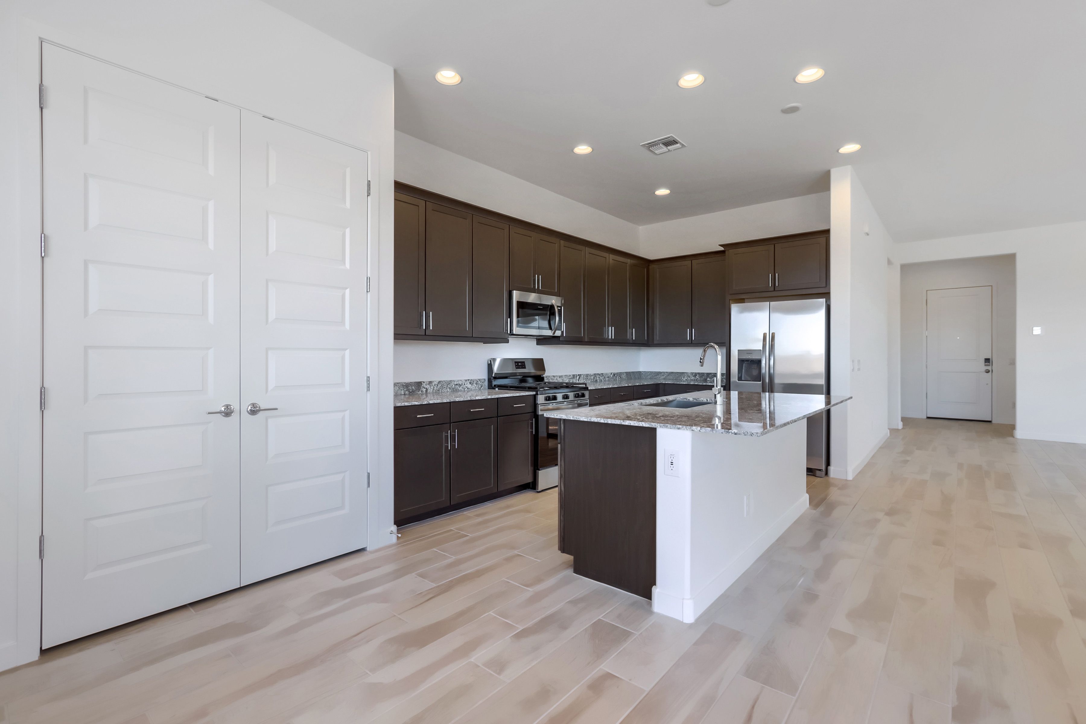 25425 N 167th Ln   Print Quality   006   06 Kitchen