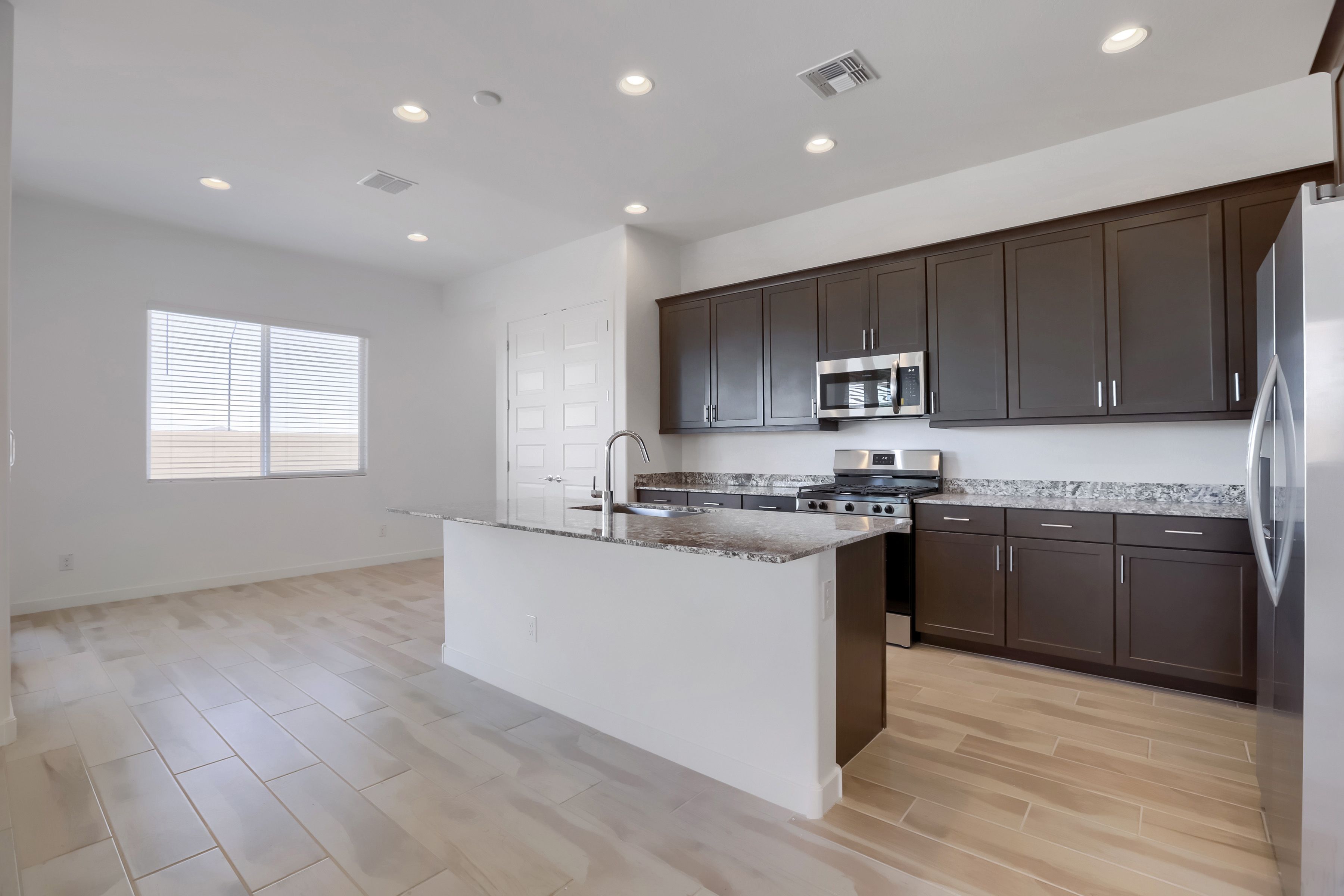 25425 N 167th Ln   Print Quality   007   07 Kitchen
