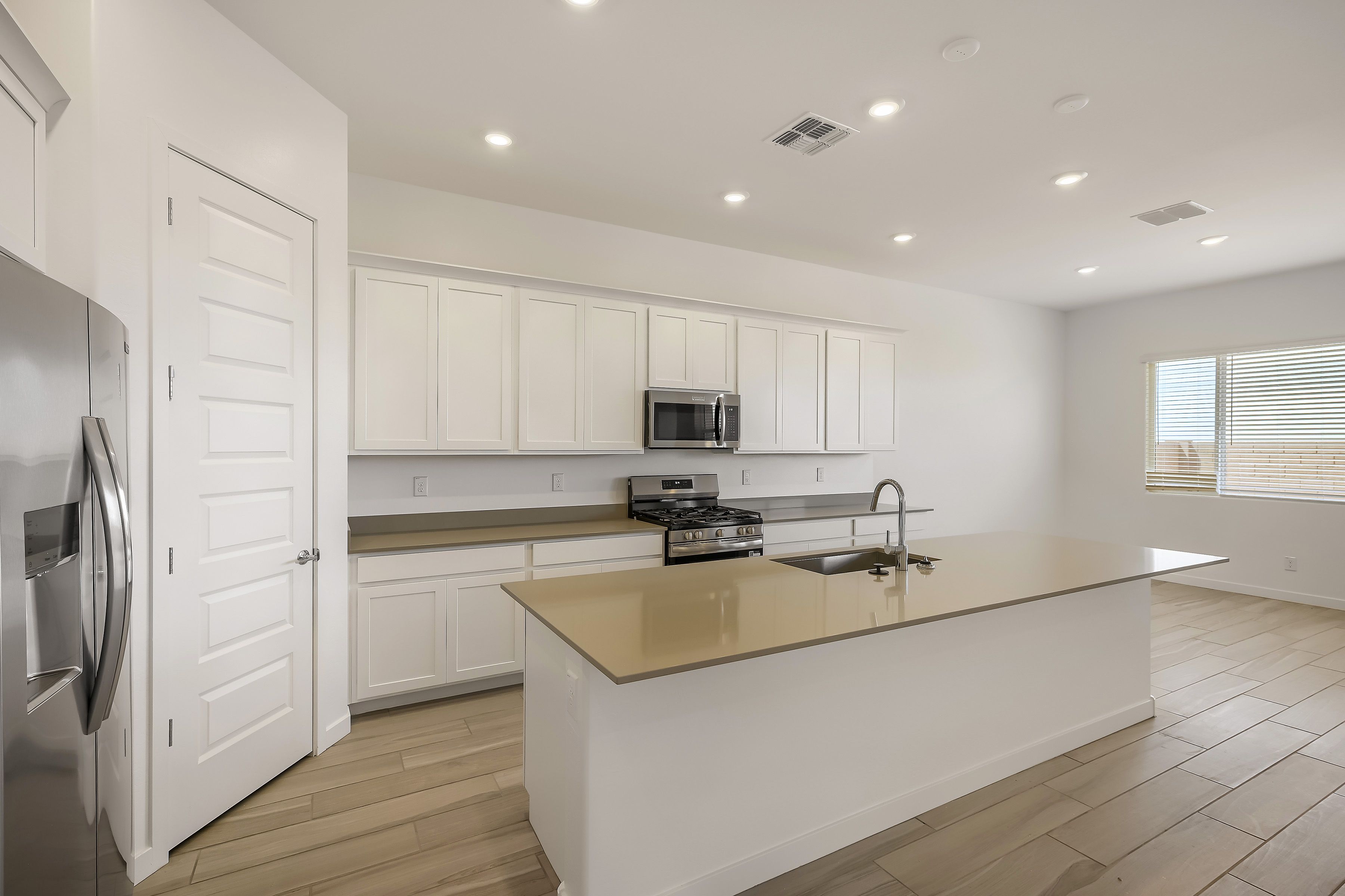 3352 E Aglio Ave   Print Quality   005   05 Kitchen