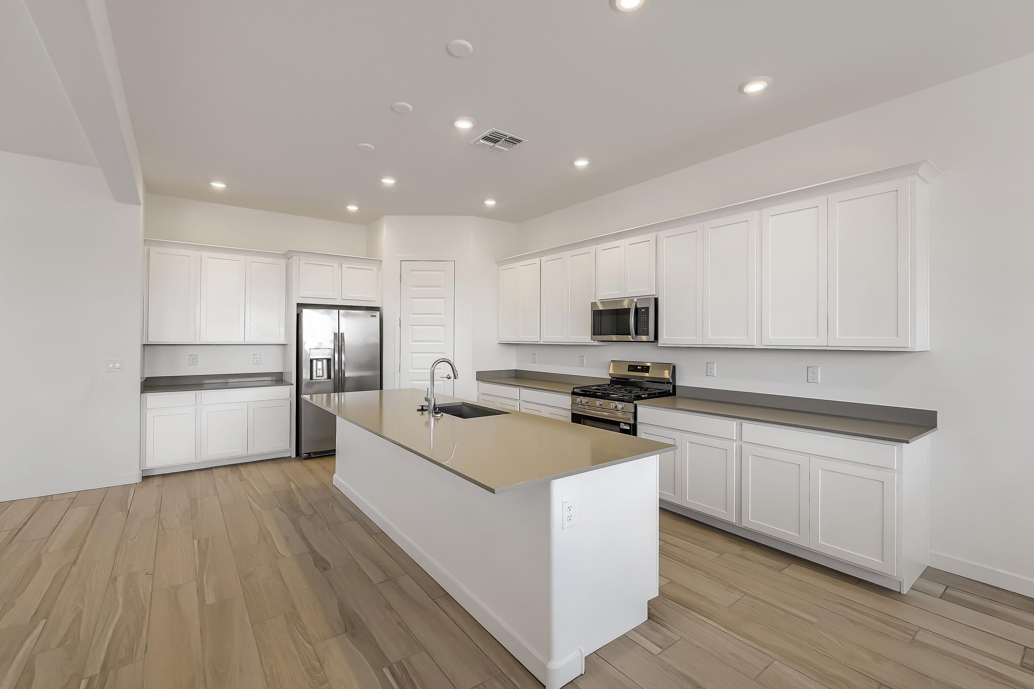3352 E Aglio Ave   Print Quality   006   06 Kitchen