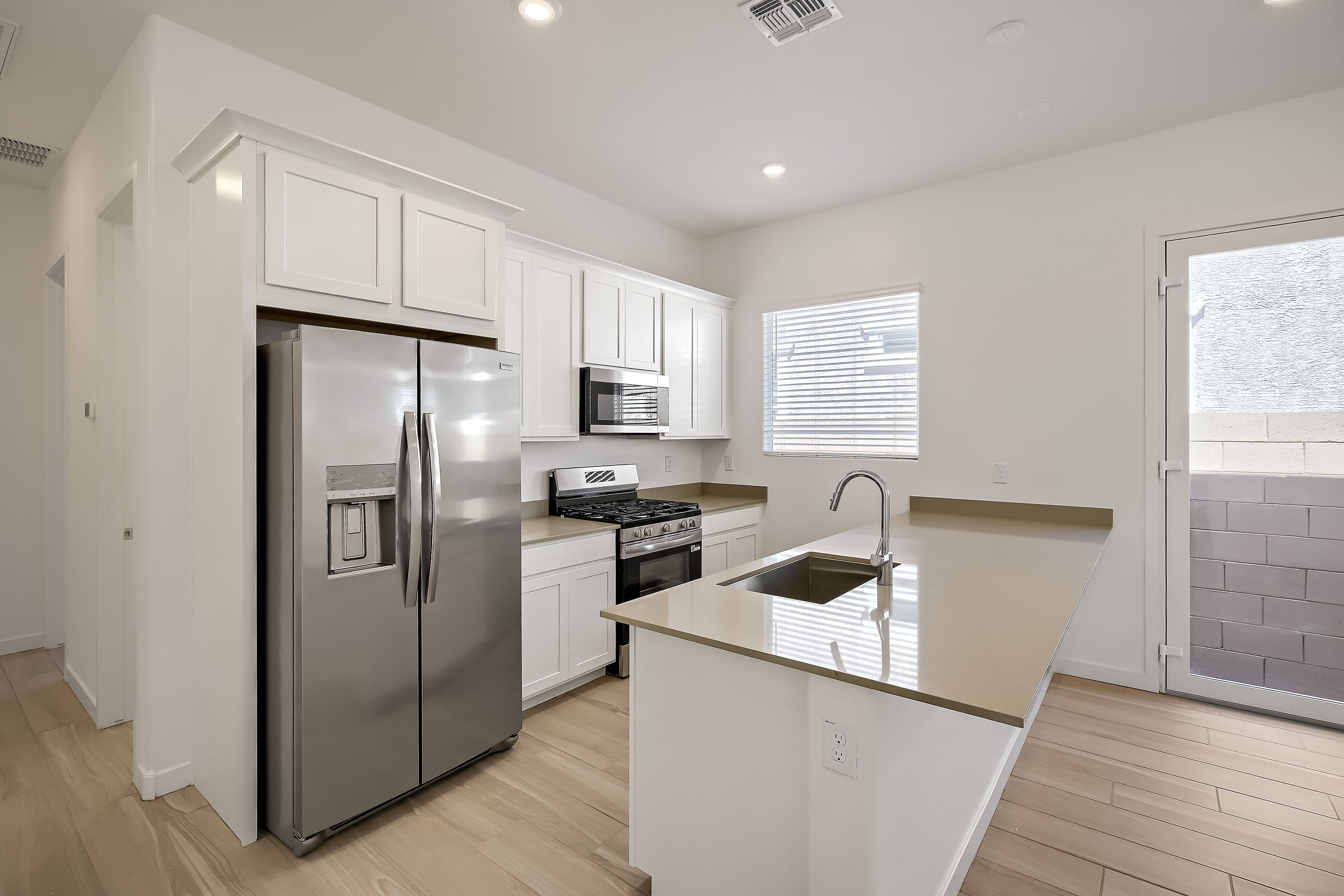 3352 E Aglio Ave   Print Quality   007   07 Kitchen