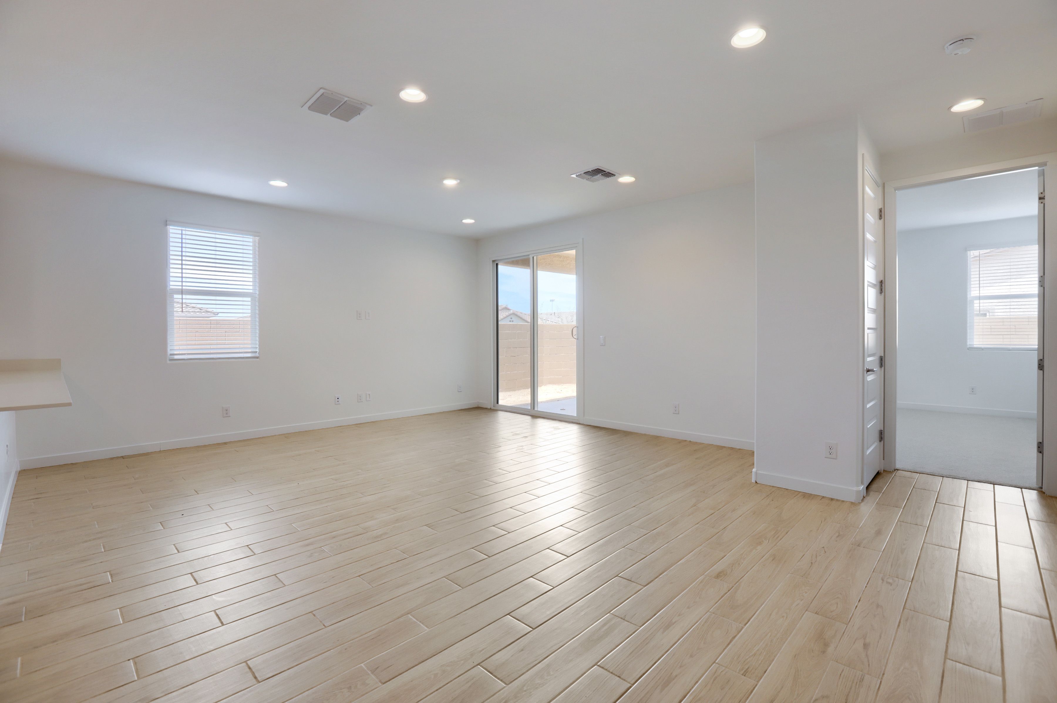 5981 N 192nd Ave   Print Quality   002   02 Living Room
