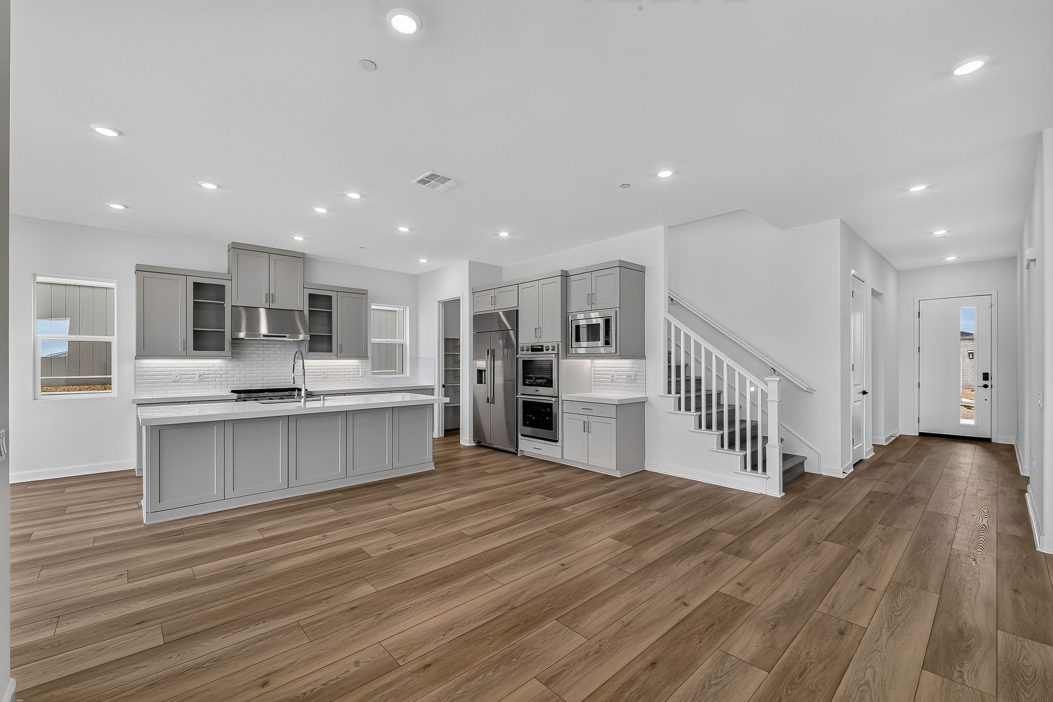 07 2320 Loker Wy Kitchen Edit