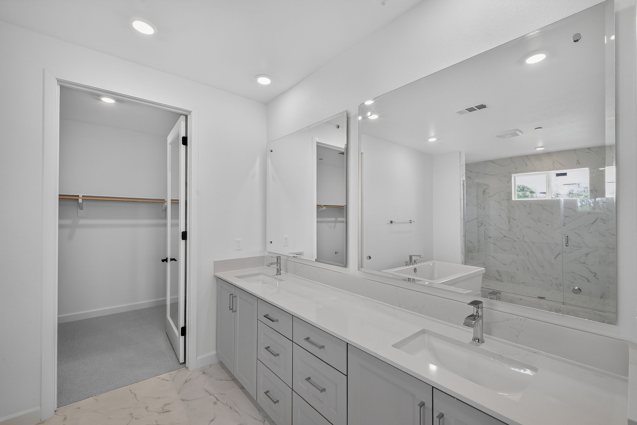 13 2320 Loker Wy Bathroom Edit