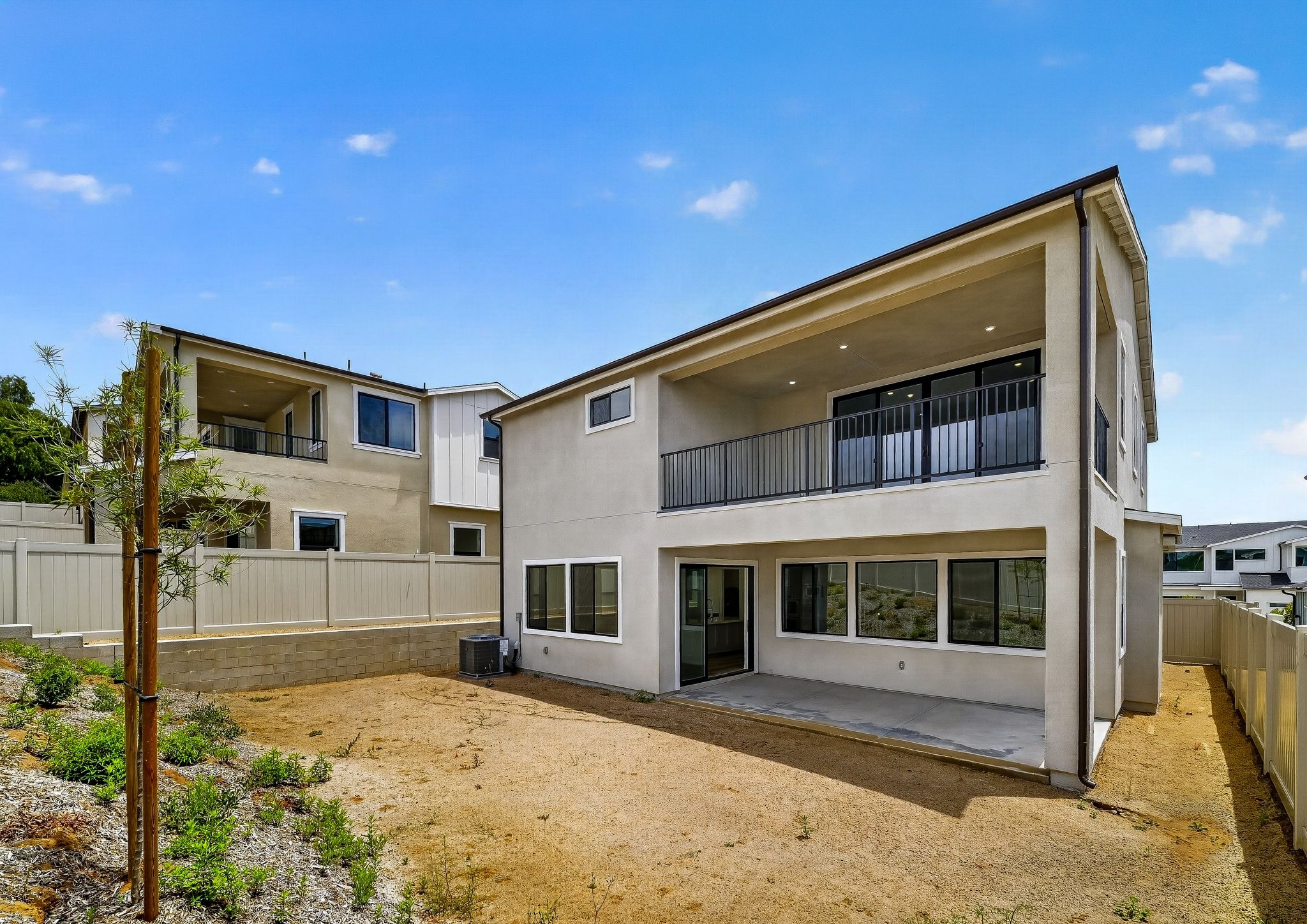 02 2320 Loker Wy Exterior Edit