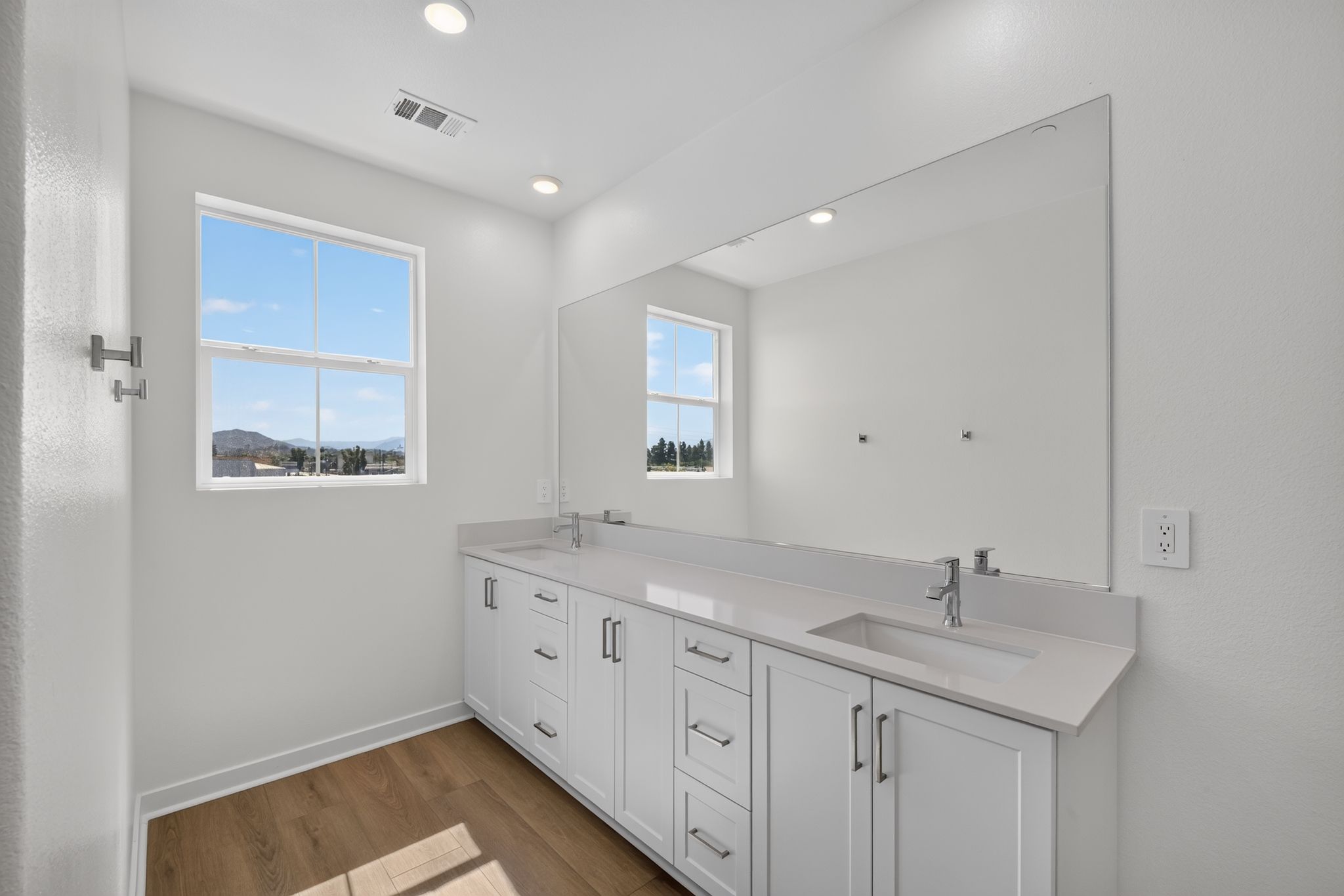 16 1706 Lucca Dr Bathroom 2550