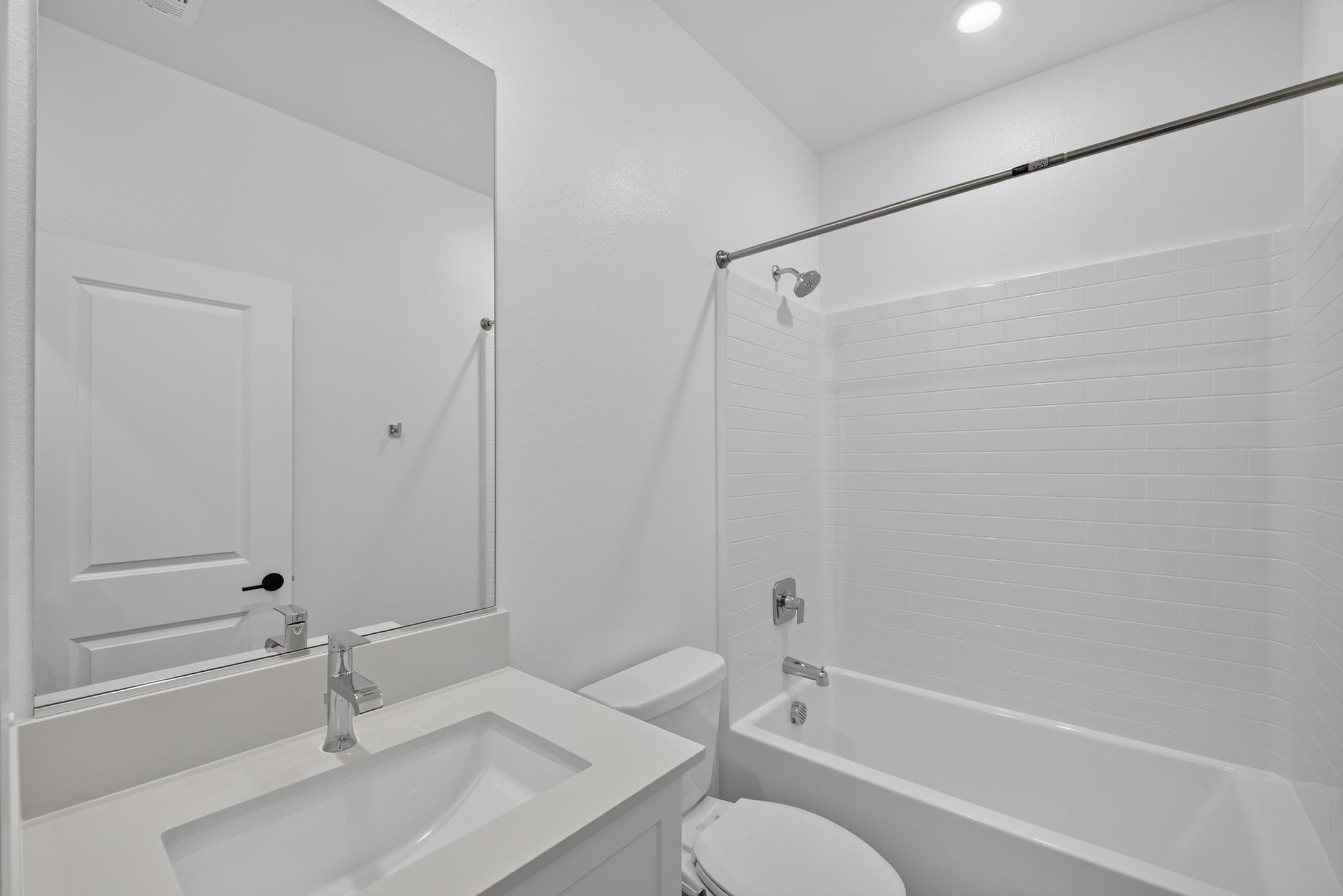 15 1706 Lucca Dr Bathroom 2514