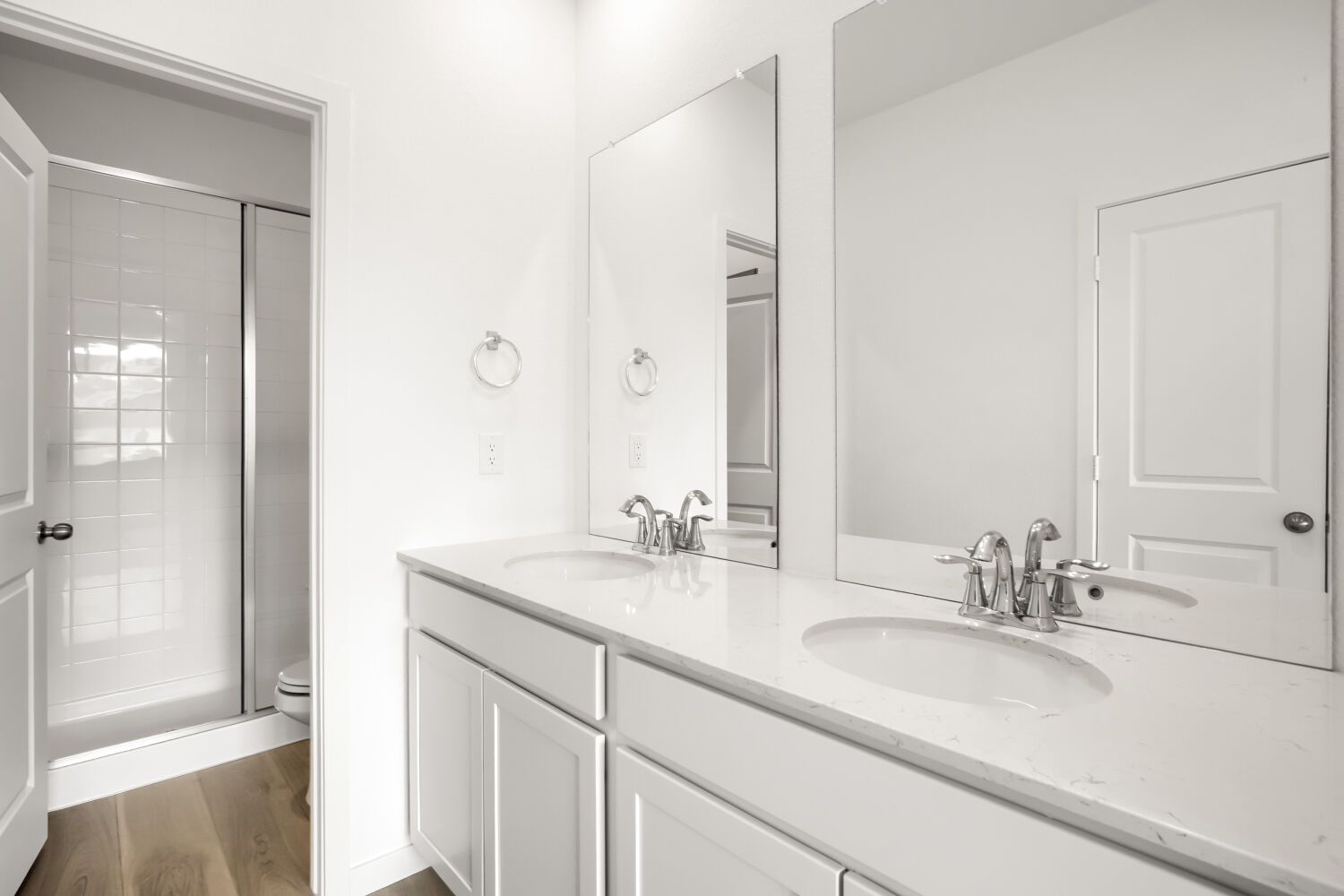 7661 S Cherokee Circle E   Web Quality   007   07 Primary Bathroom