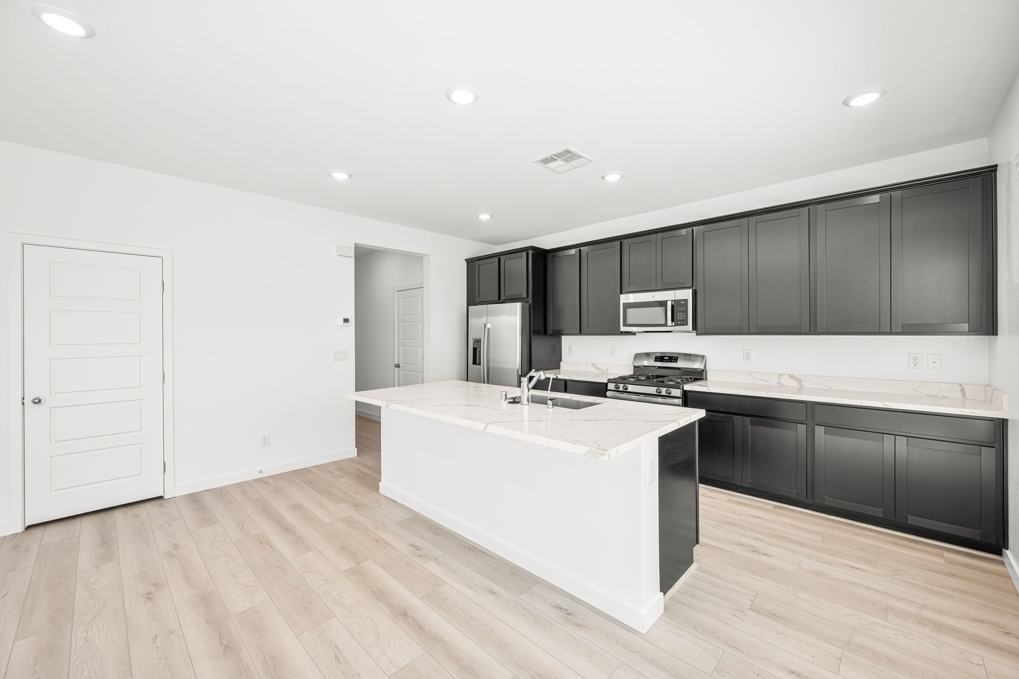 5 web or mls Lennar   2715 Saunder Ave 5