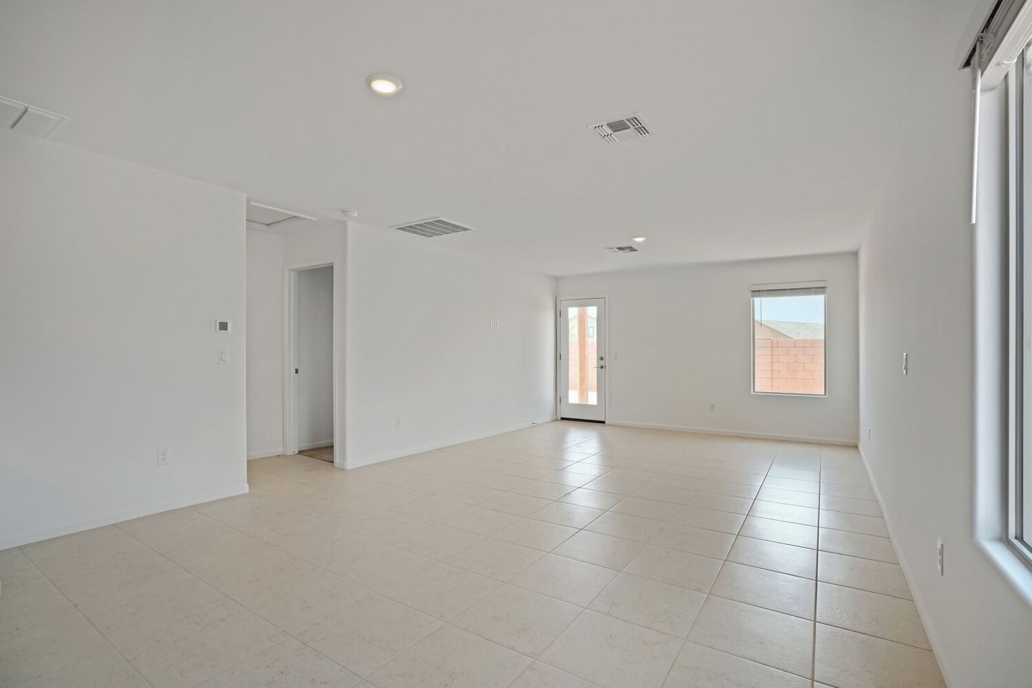 34308 S FALLSTREAK DR   Web Quality   003   03 Living Room