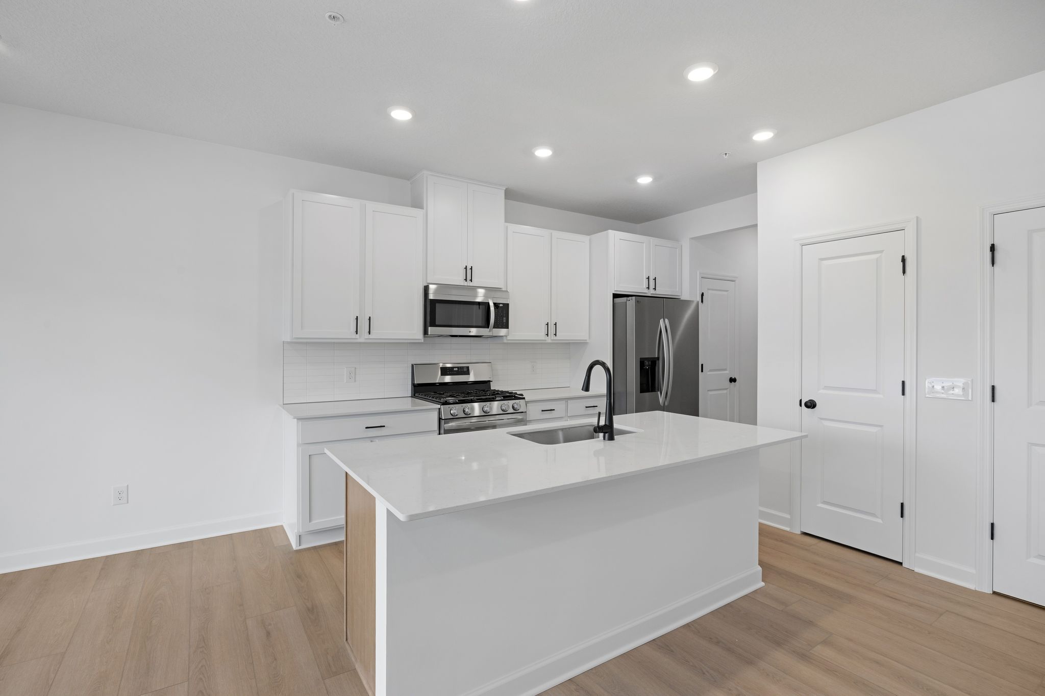 9 Trails End Raleigh QMI H S1202 Kitchen 1of2 F1
