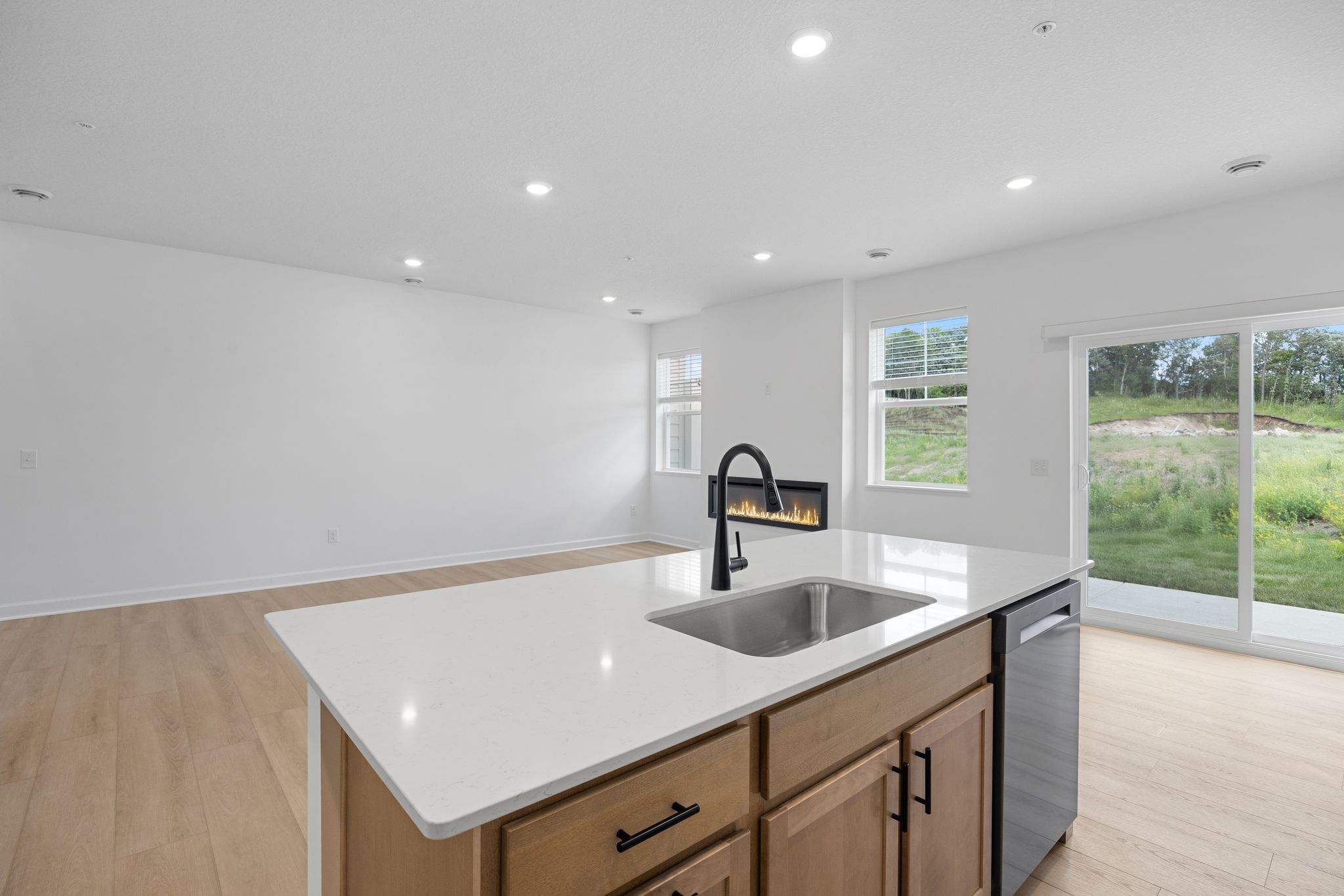 10 Trails End Raleigh QMI H S1202 Kitchen 2of2 F1