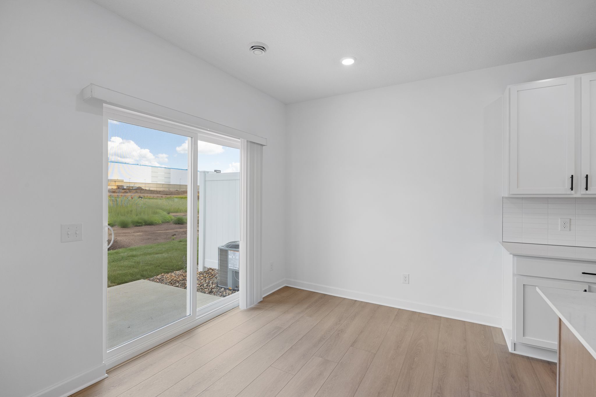 5 Trails End Raleigh QMI H S1202 Dining Room F1