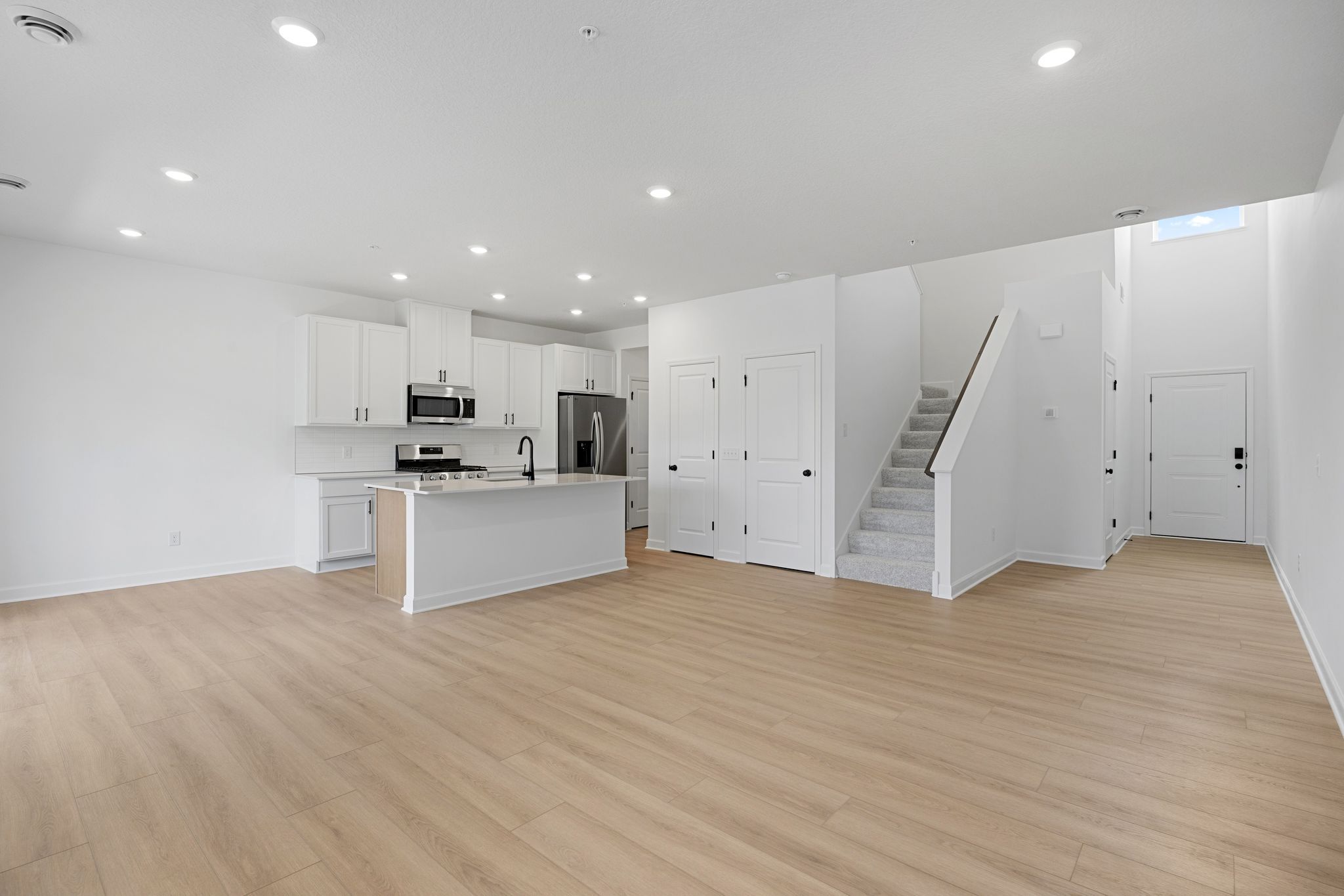 7 Trails End Raleigh QMI H S1202 Great Room 2of3 F1
