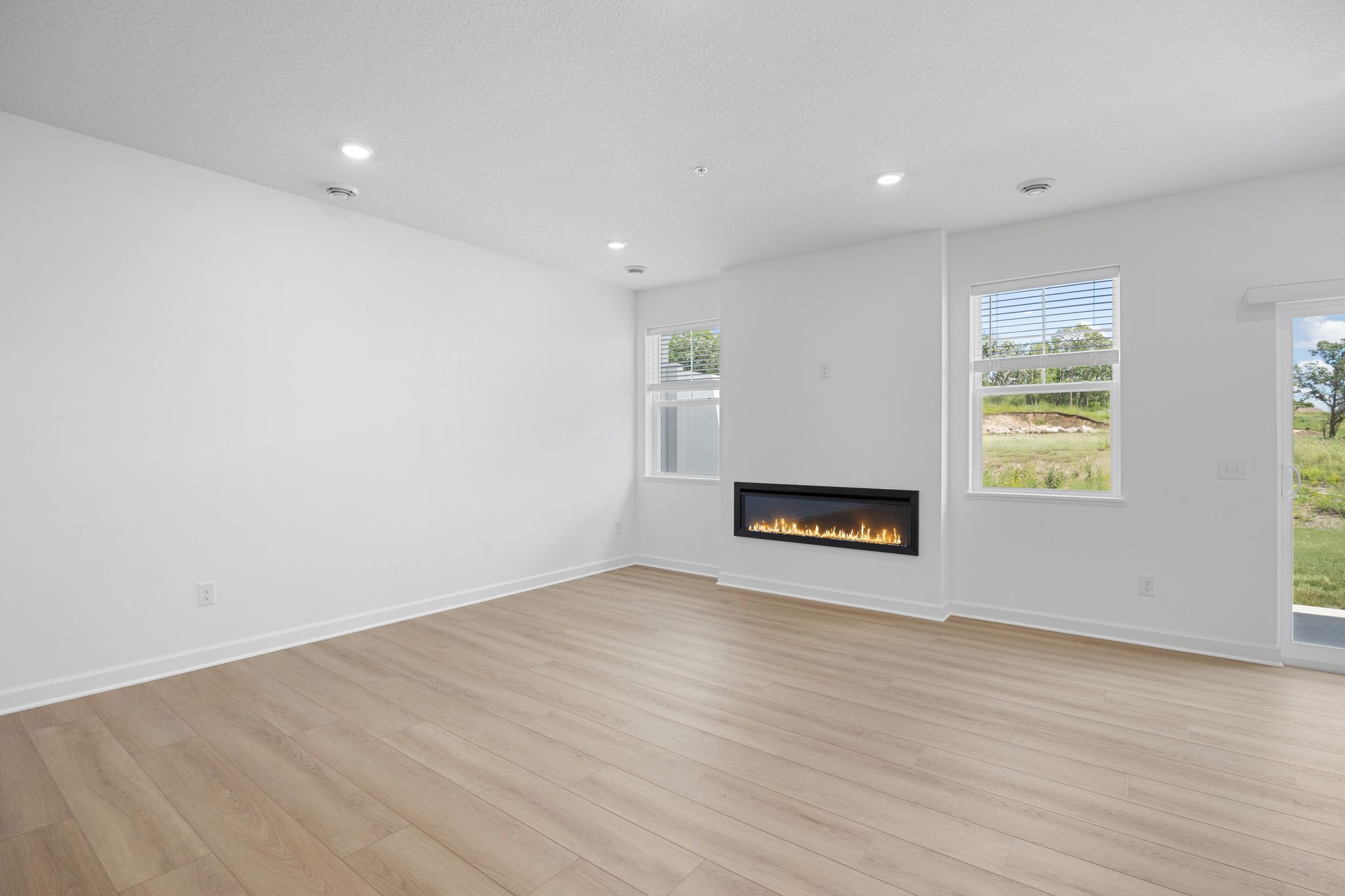 8 Trails End Raleigh QMI H S1202 Great Room 3of3 F1