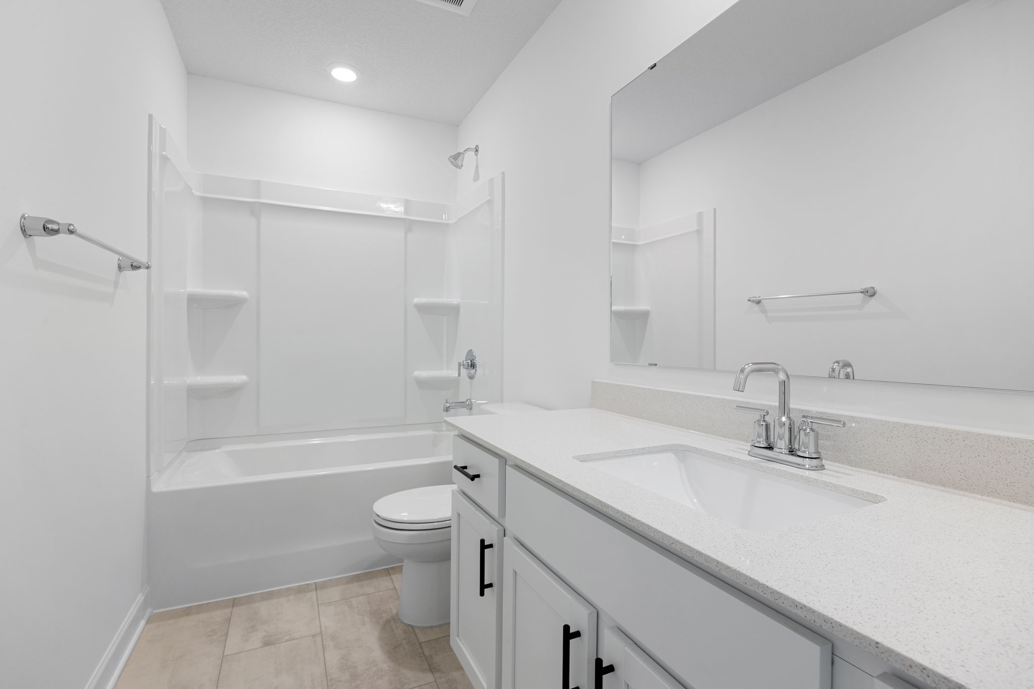 2 Trails End Raleigh QMI H S1202 Bathroom F2