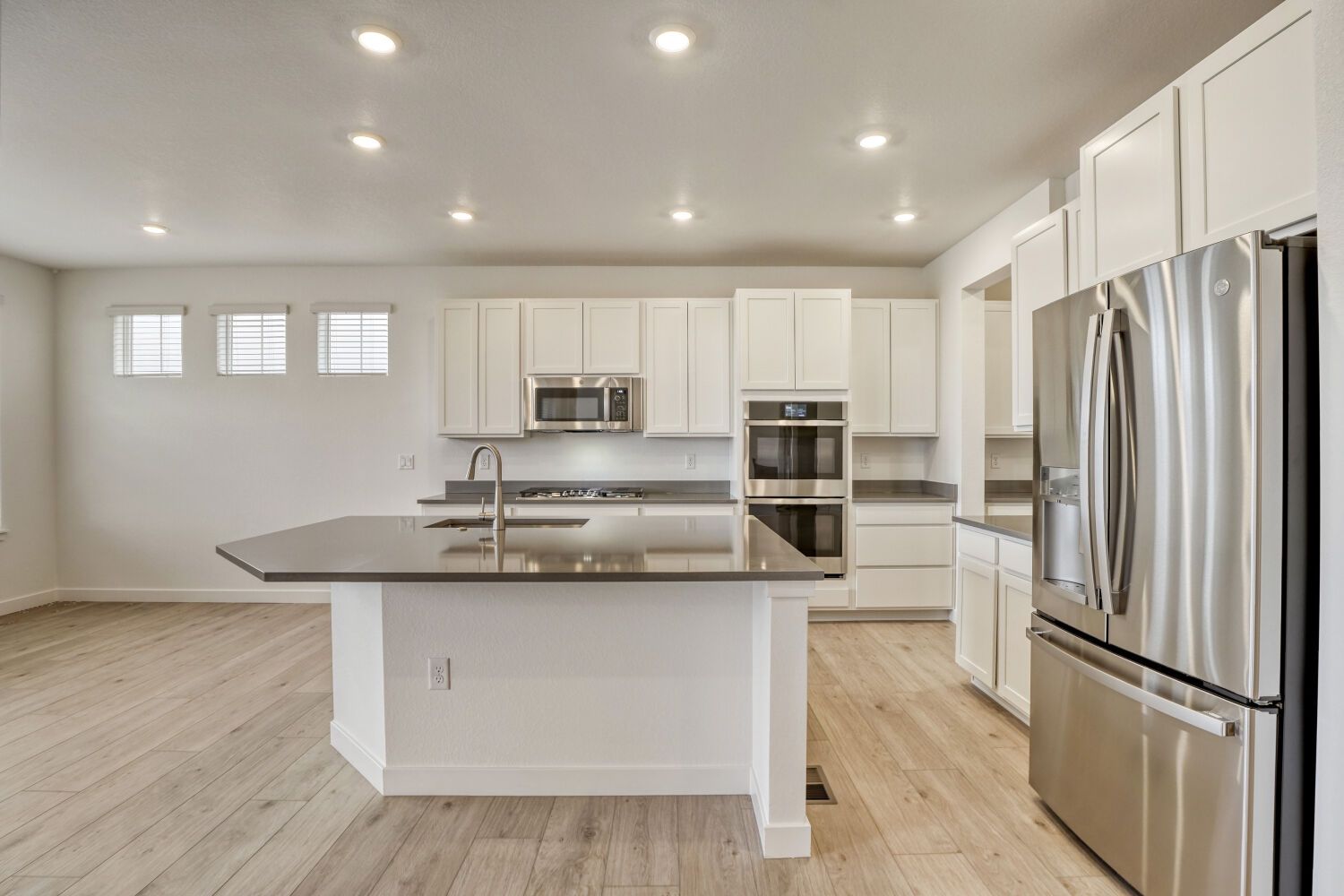 24555 E Kettle Ct Kitchen