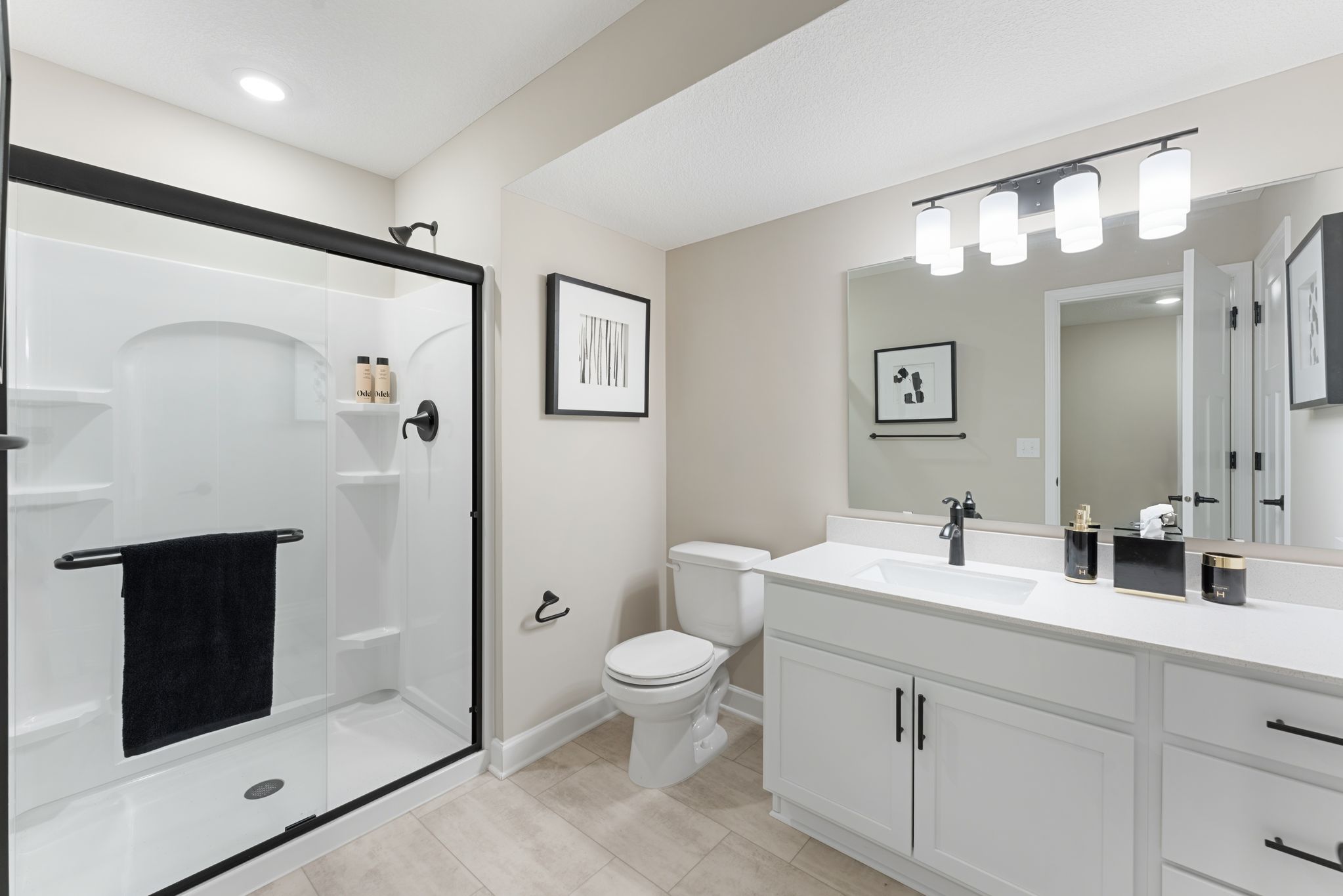 11 Tavera Snelling QMI H S6122 Bathroom 4of5 F0
