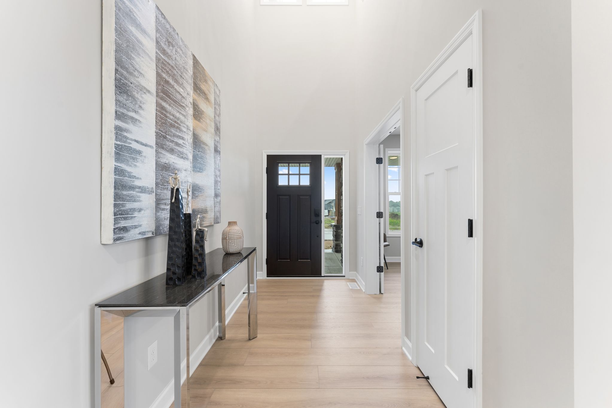 25 Tavera Snelling QMI H S6122 Entryway F1