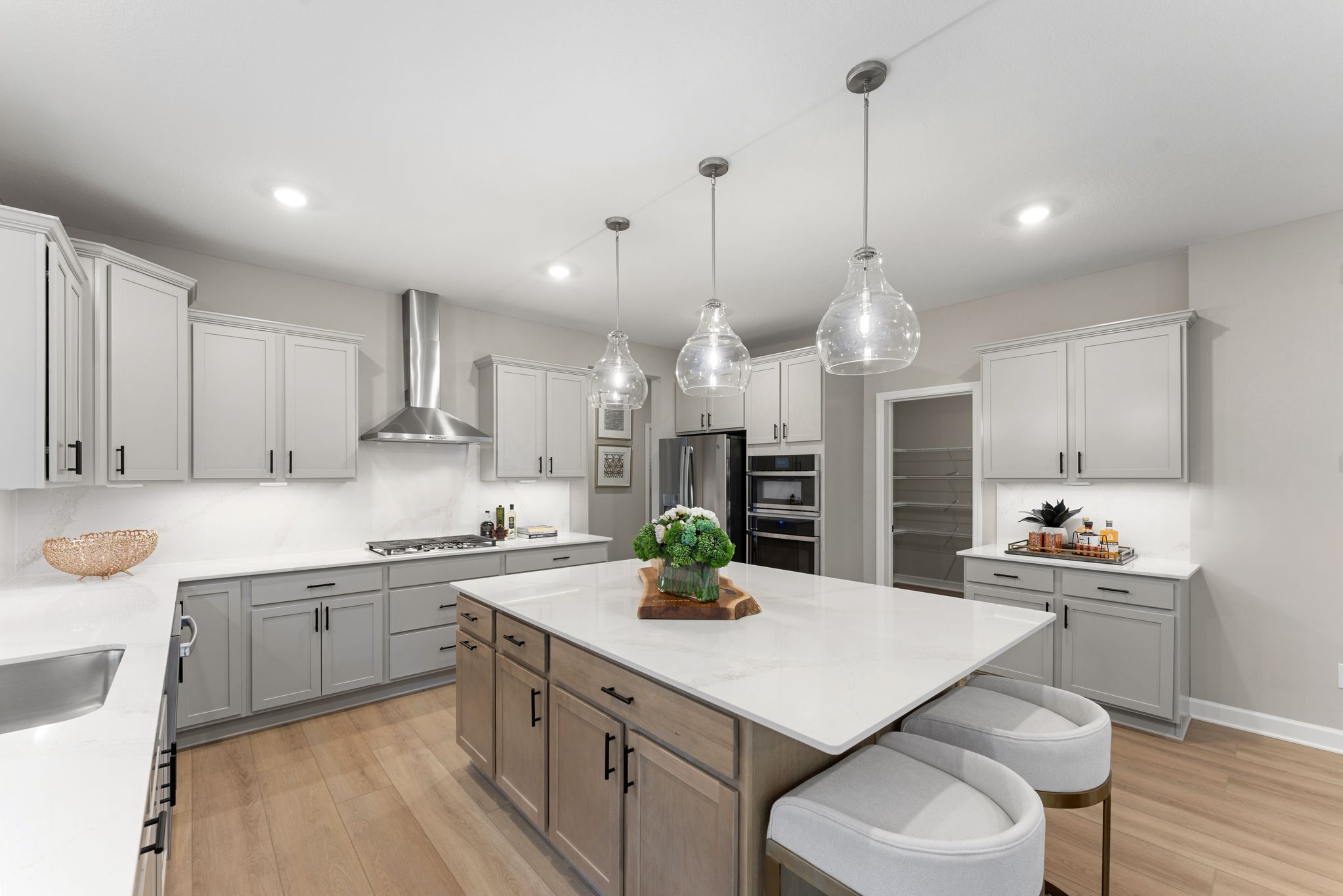 32 Tavera Snelling QMI H S6122 Kitchen 4of6 F1