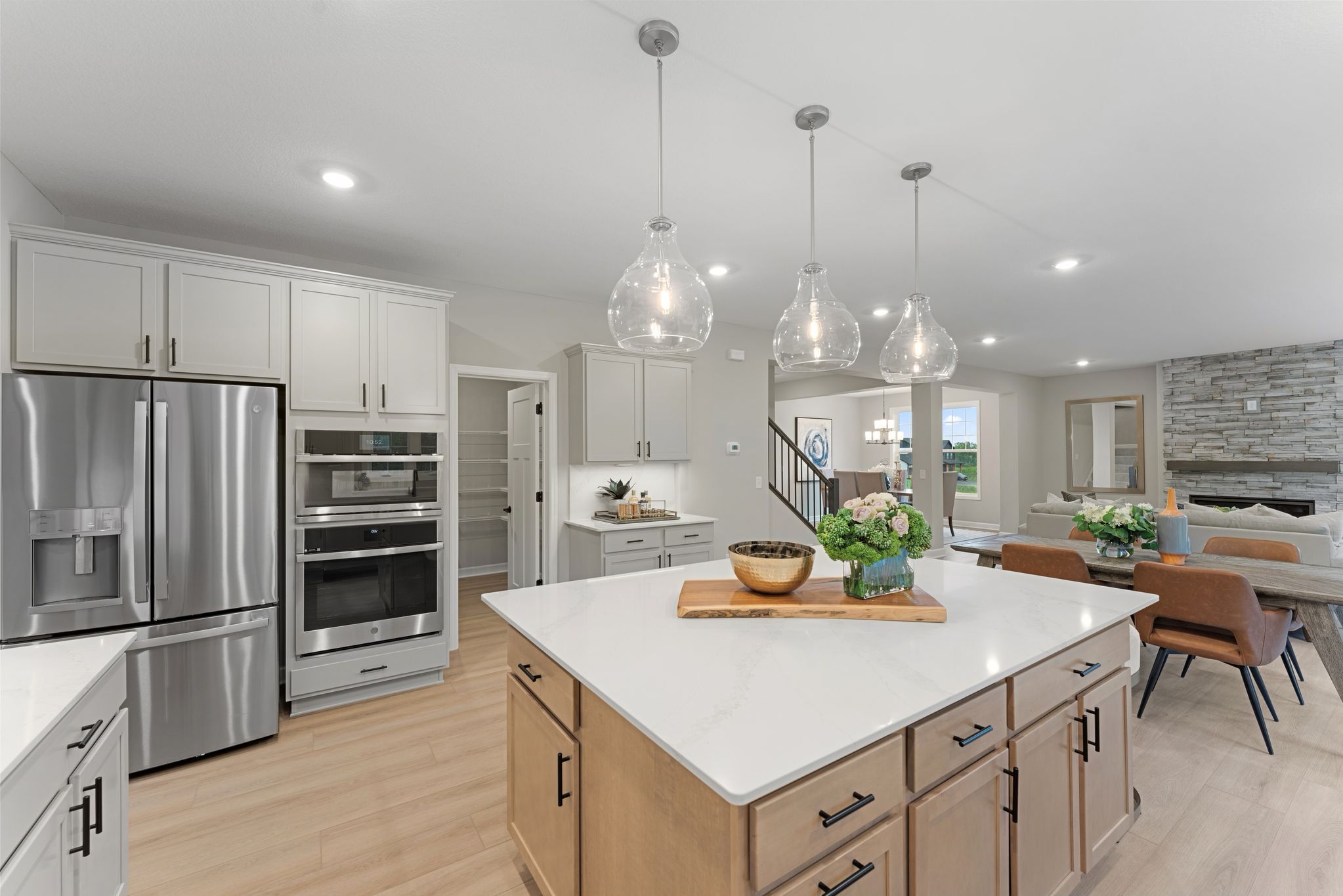 33 Tavera Snelling QMI H S6122 Kitchen 5of6 F1