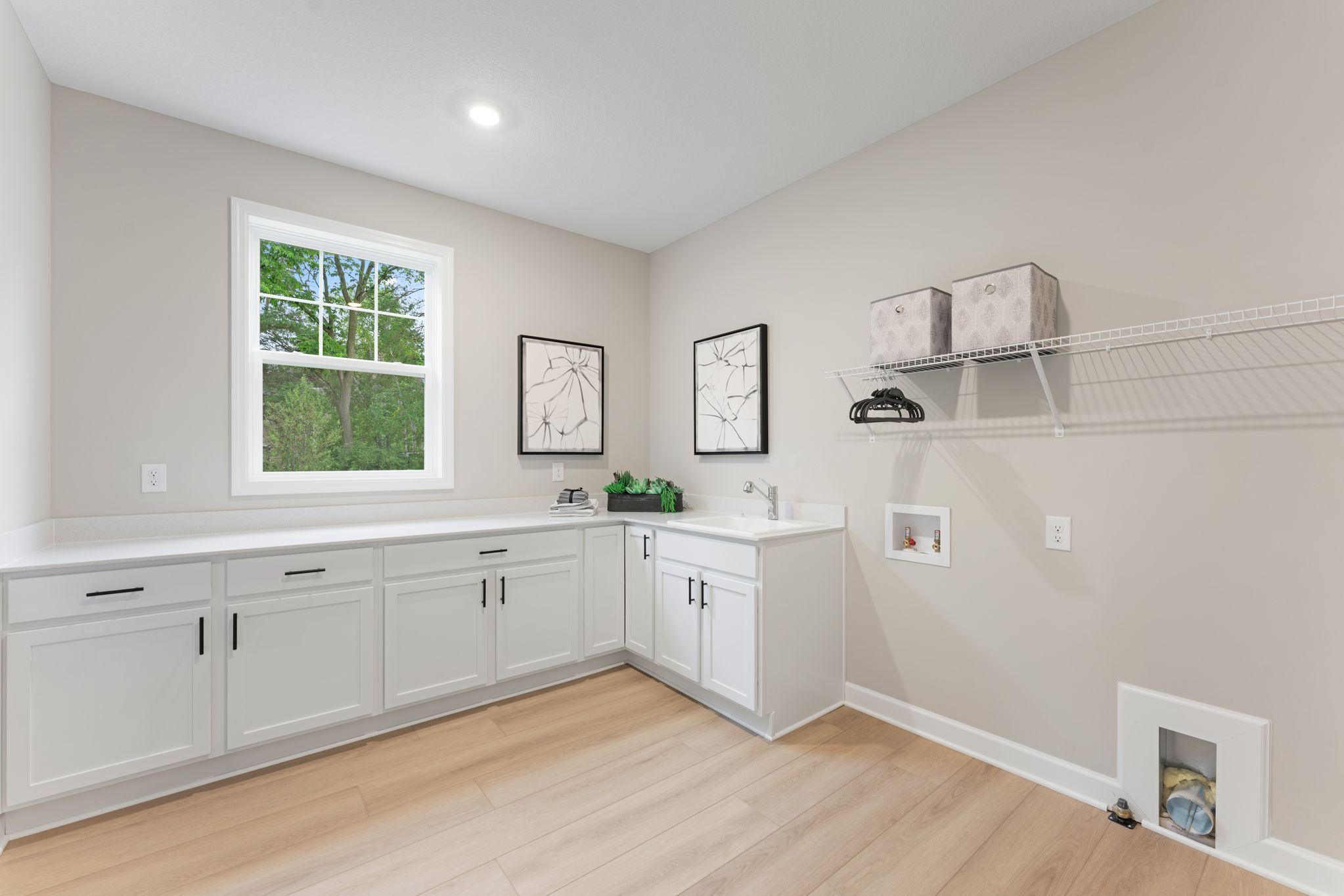 35 Tavera Snelling QMI H S6122 Laundry Room F1