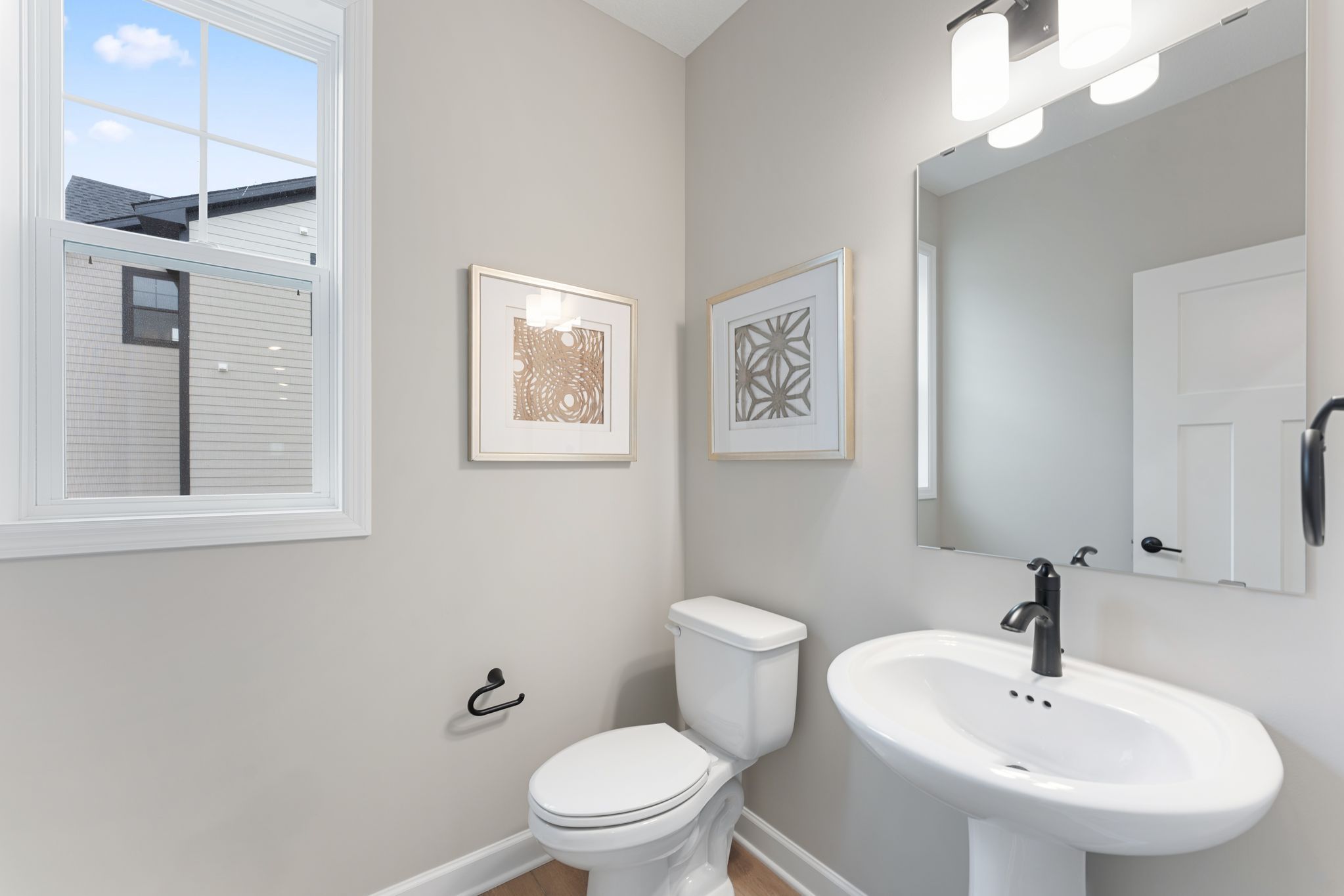 45 Tavera Snelling QMI H S6122 Powder Room F1