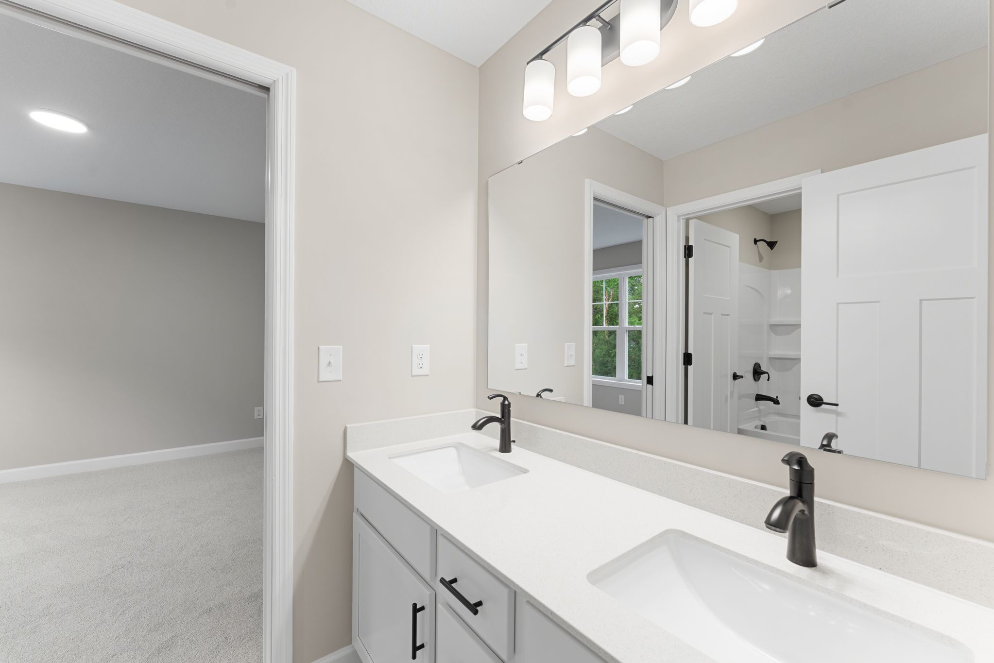 9 Tavera Snelling QMI H S6122 Bathroom 2of5 F2