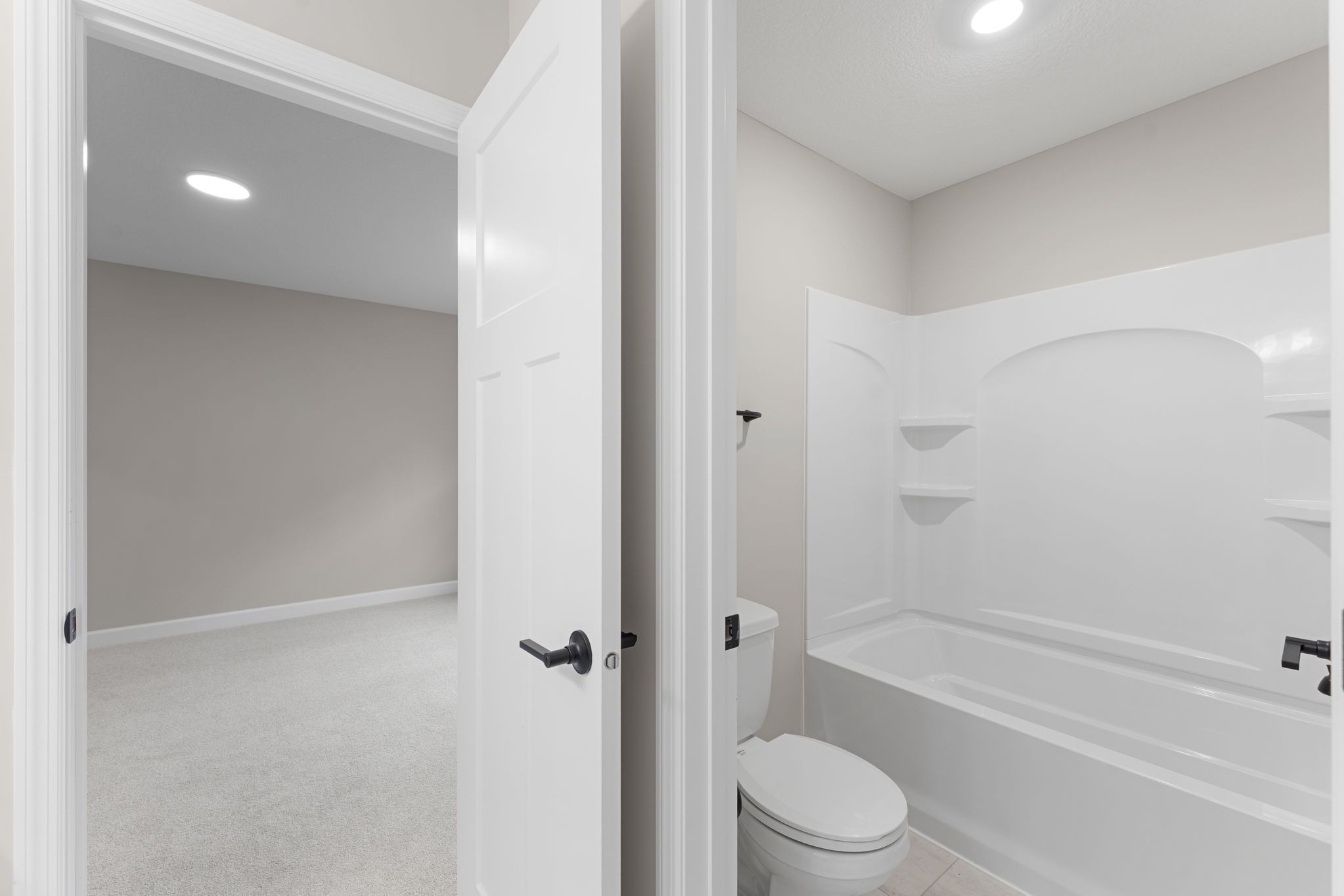 10 Tavera Snelling QMI H S6122 Bathroom 3of5 F2