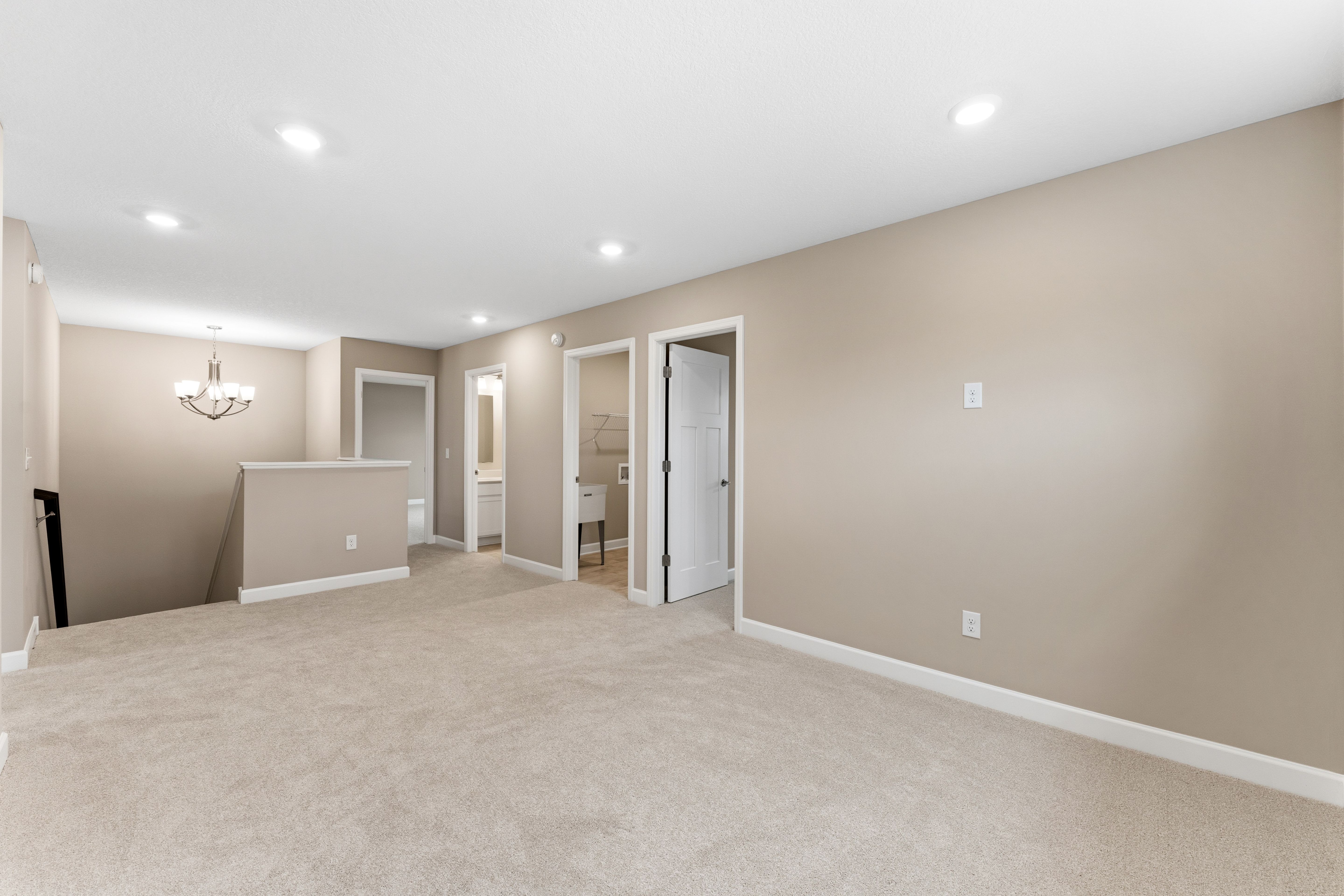 Tavera Lewis QMI H S4829 Loft 2of2 F2