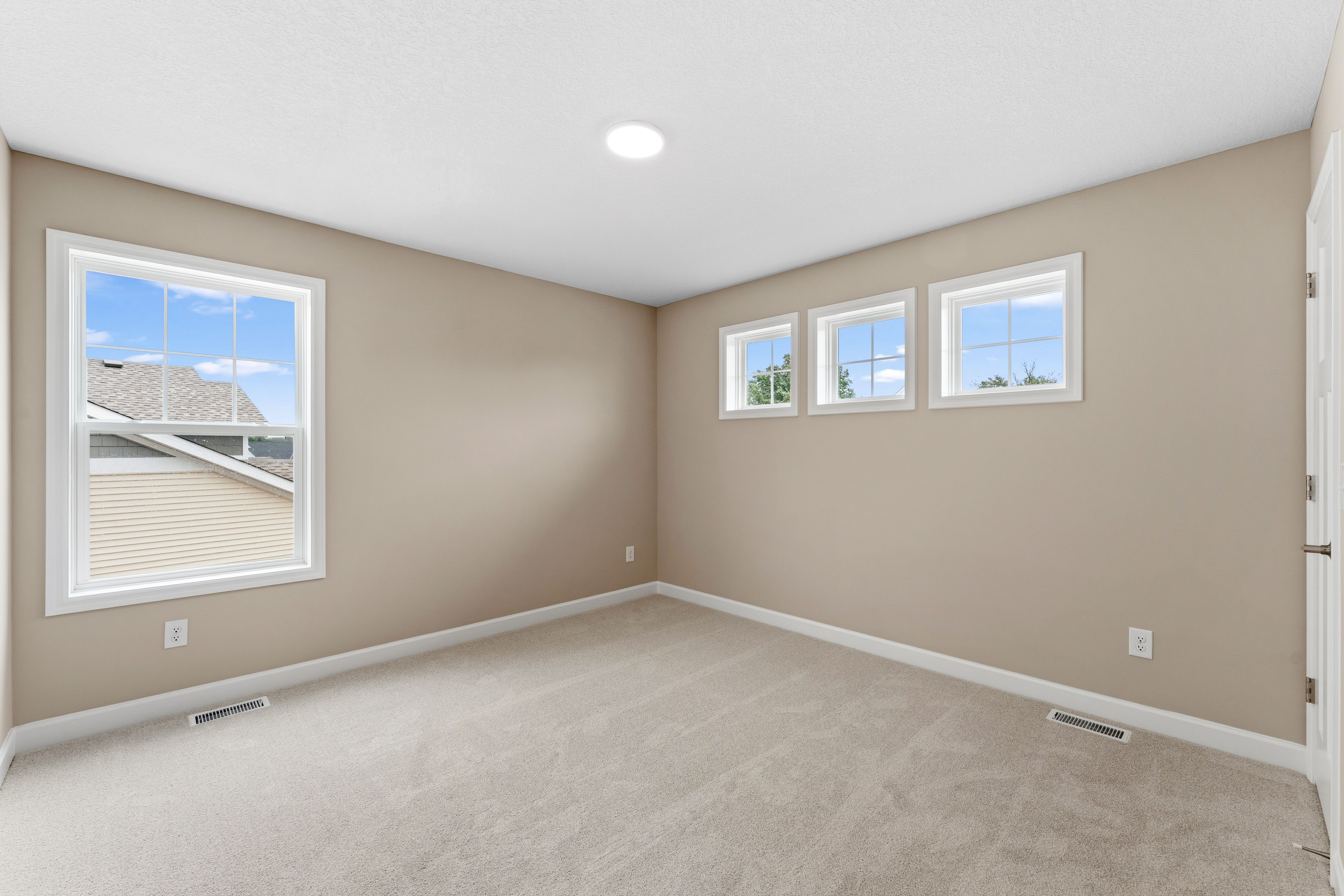 Tavera Lewis QMI H S4829 Loft 1of2 F2