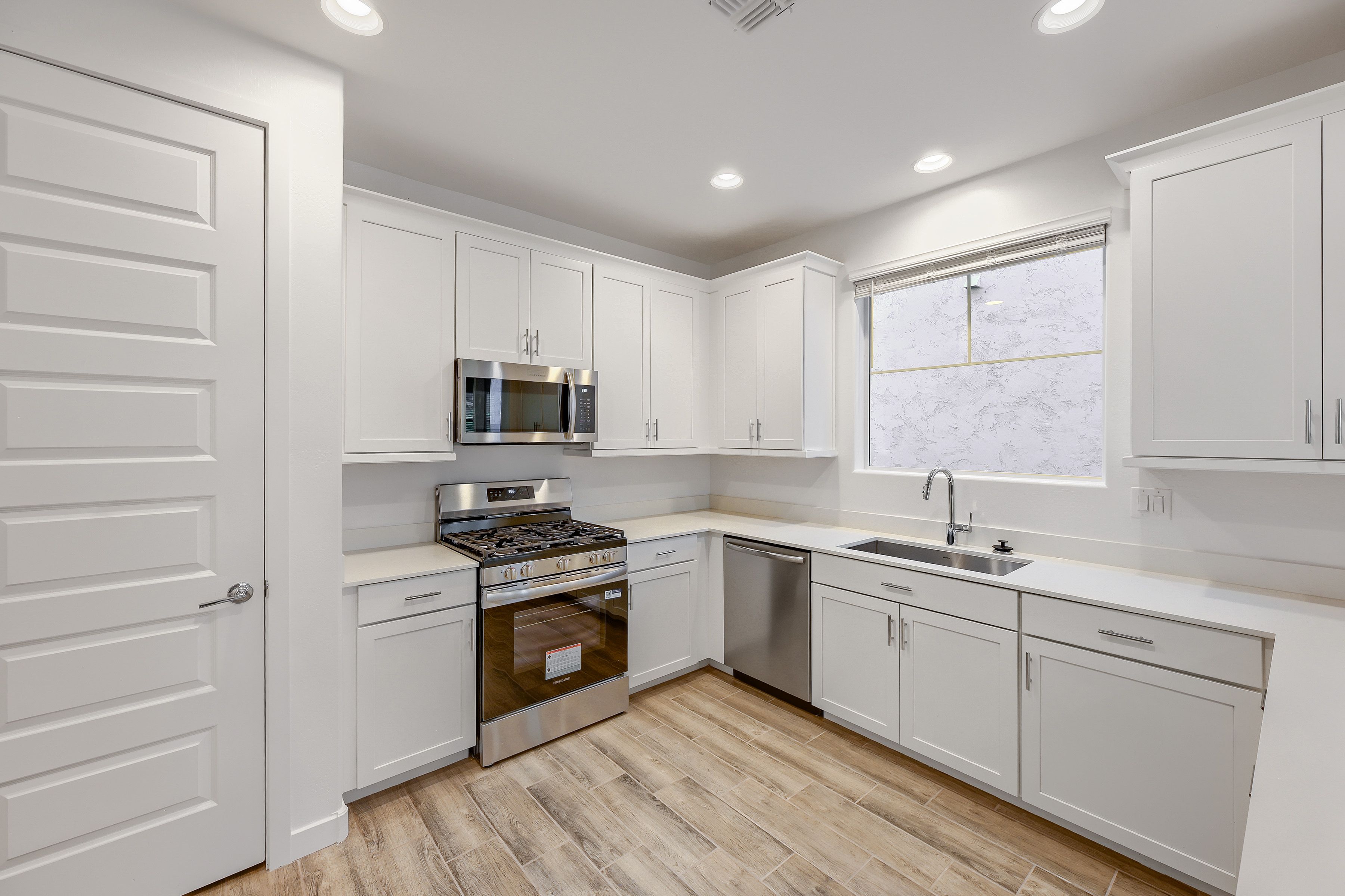 8254 E Peterson  Ave   Print Quality   006   06 Kitchen