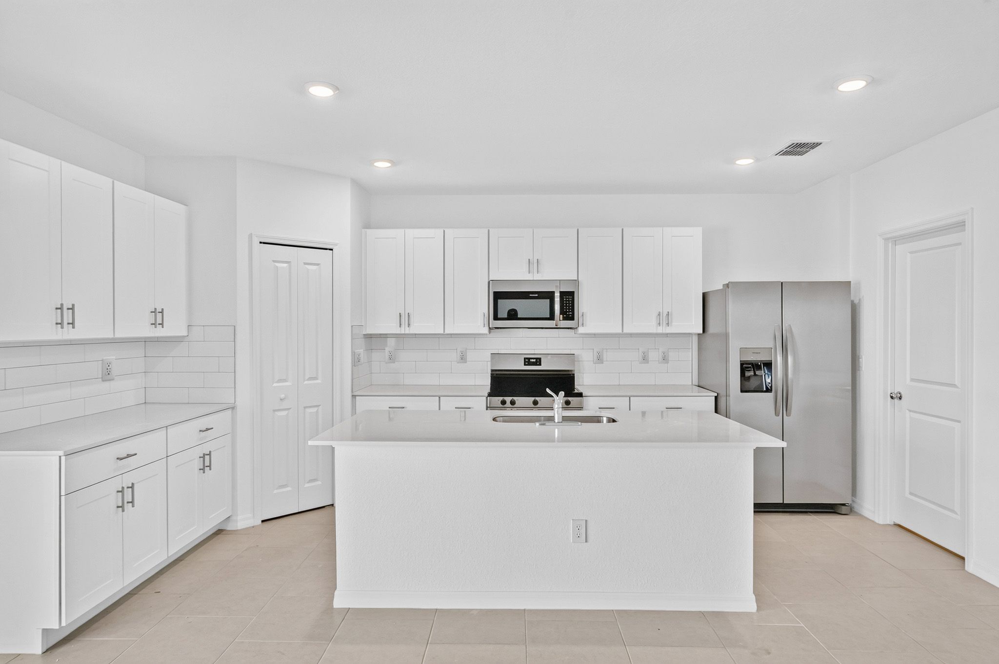 12 18047 Mellon St Kitchen 4132 (1)
